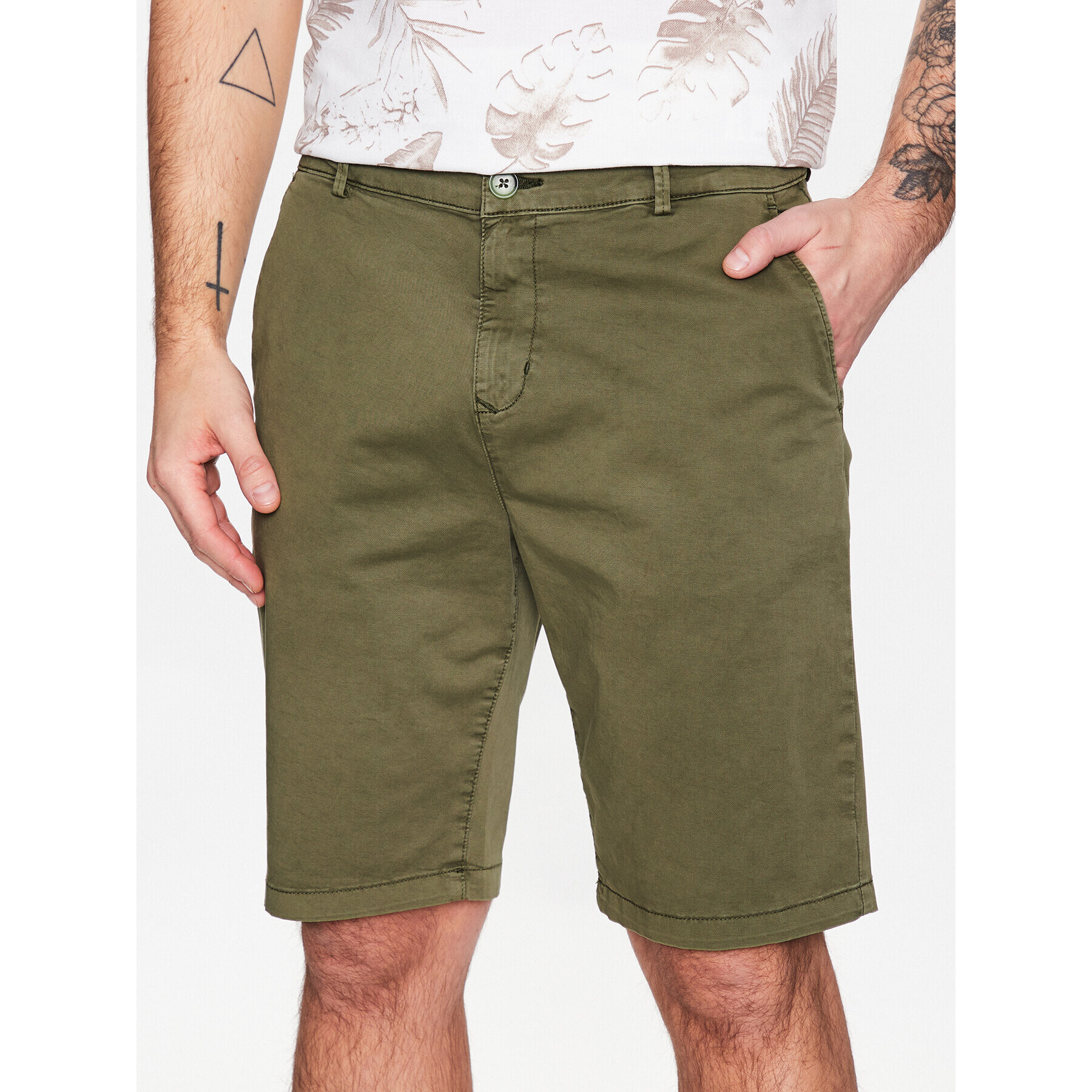 LTB Шорти от плат Tobete 46012 25001 Зелен Regular Fit - Pepit.bg