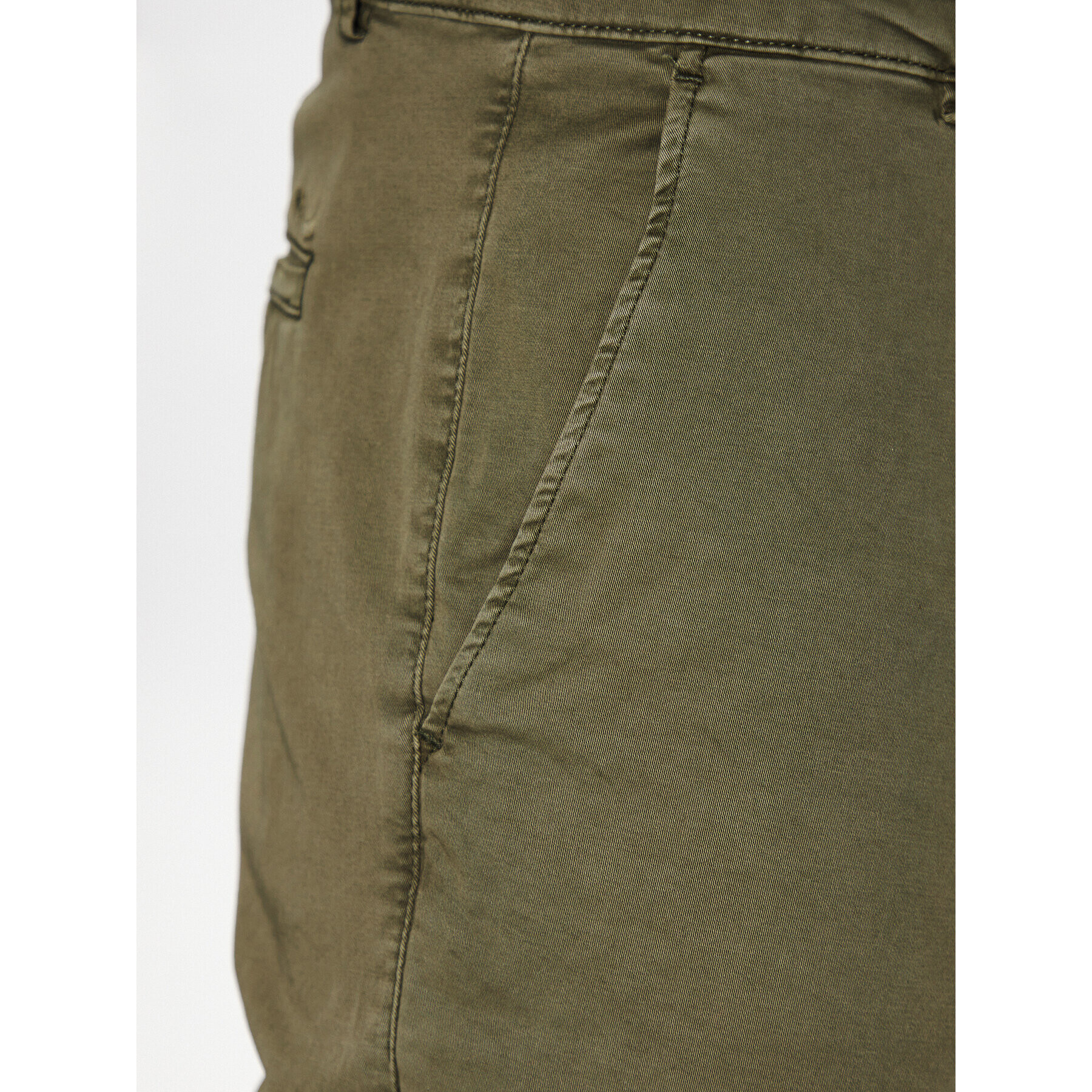 LTB Шорти от плат Tobete 46012 25001 Зелен Regular Fit - Pepit.bg