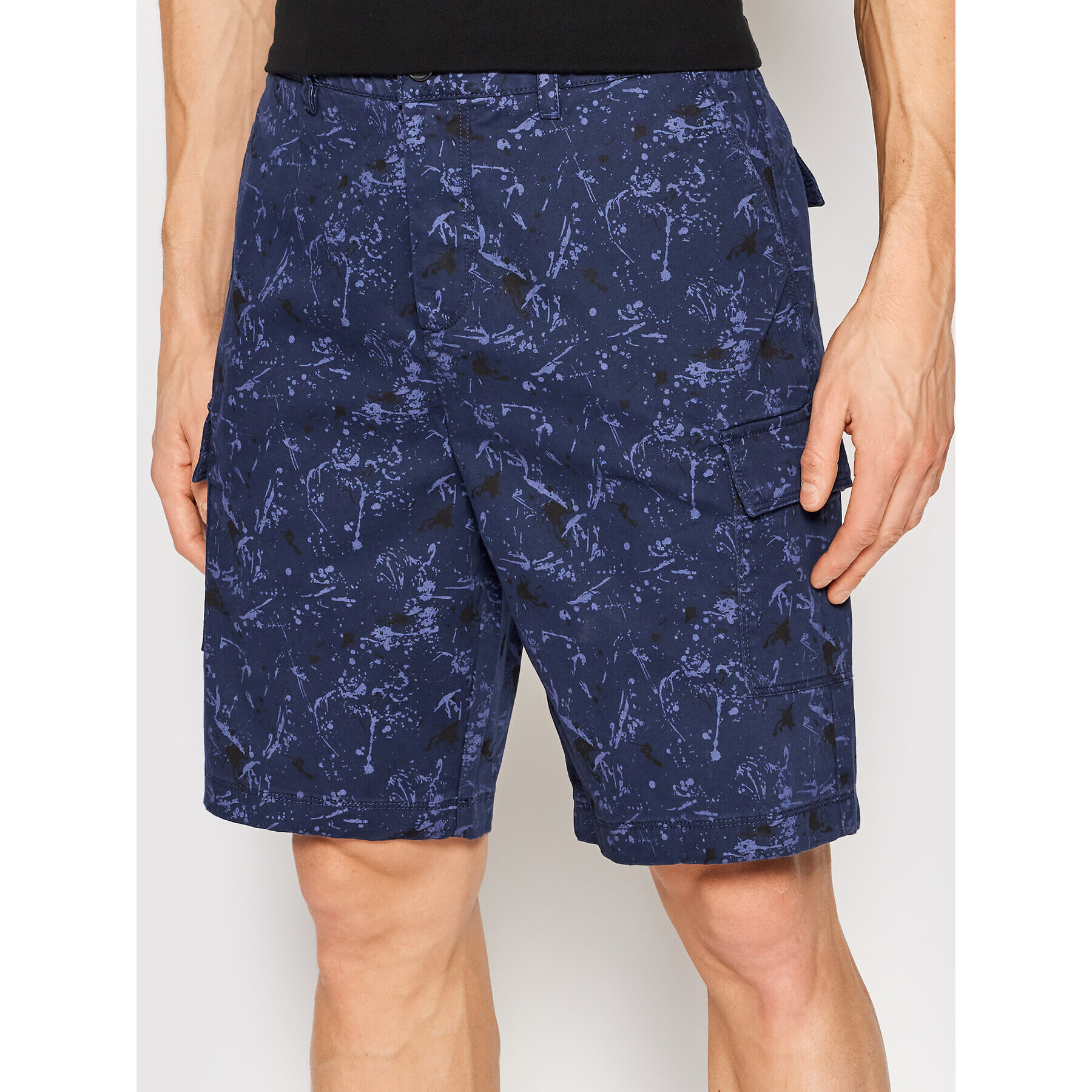 Lyle & Scott Шорти от плат Splatter Cargo SH1608V Тъмносин Regular Fit - Pepit.bg