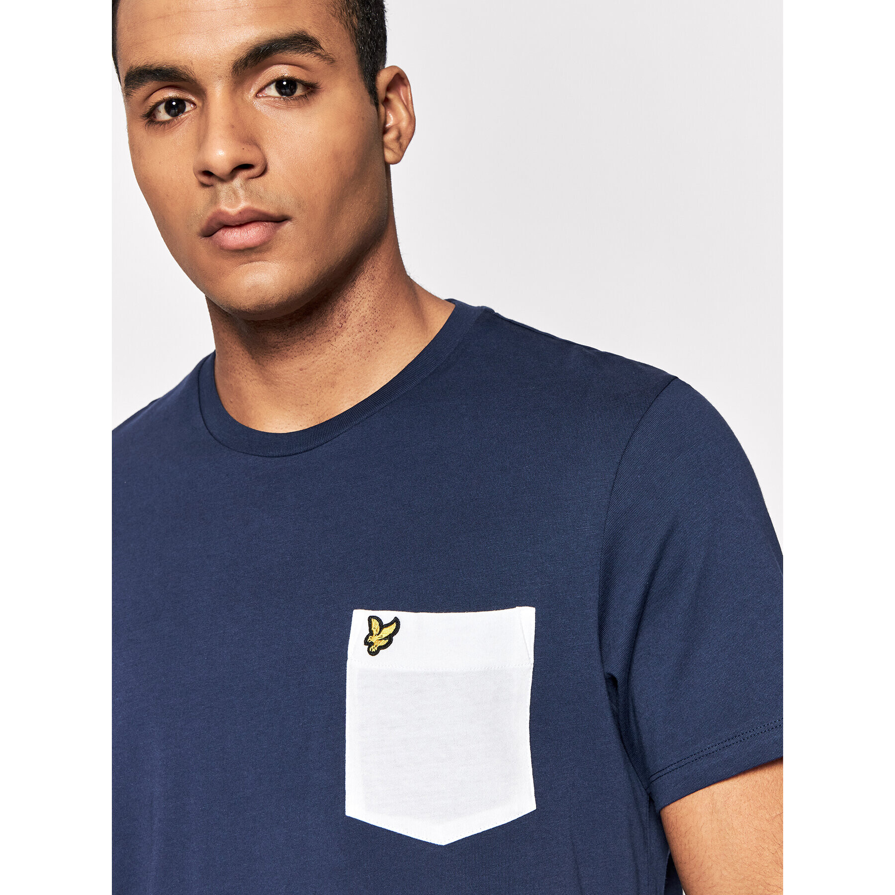 Lyle & Scott Тишърт Contrast Pocket TS831VOG Тъмносин Regular Fit - Pepit.bg