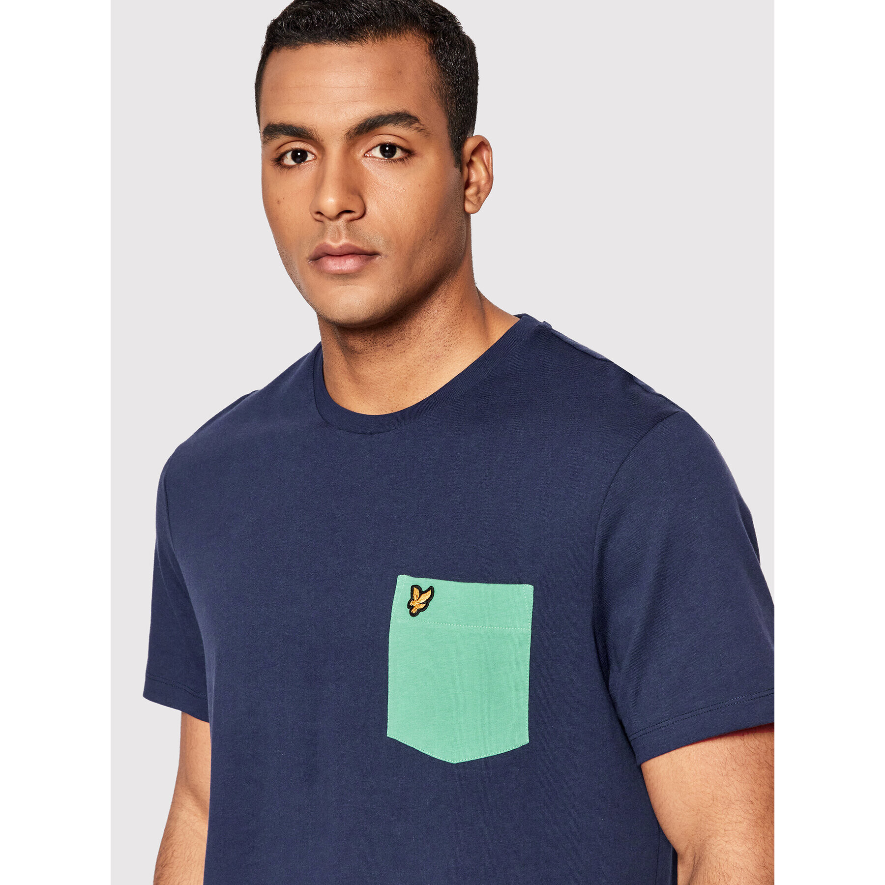 Lyle & Scott Тишърт Contrast Pocket TS831VOG Тъмносин Regular Fit - Pepit.bg