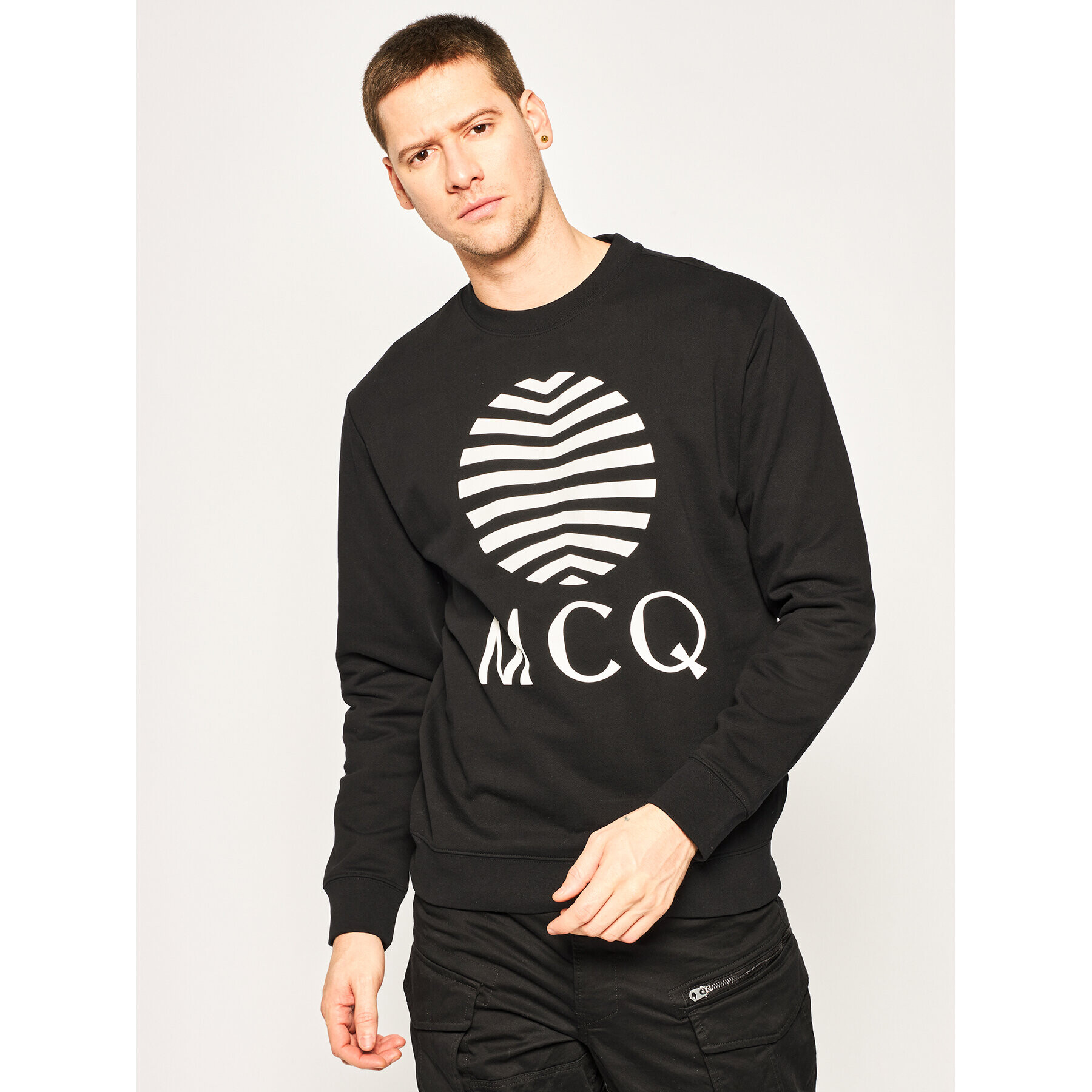 MCQ Alexander McQueen Суитшърт 545415 ROT08 1000 Черен Regular Fit - Pepit.bg