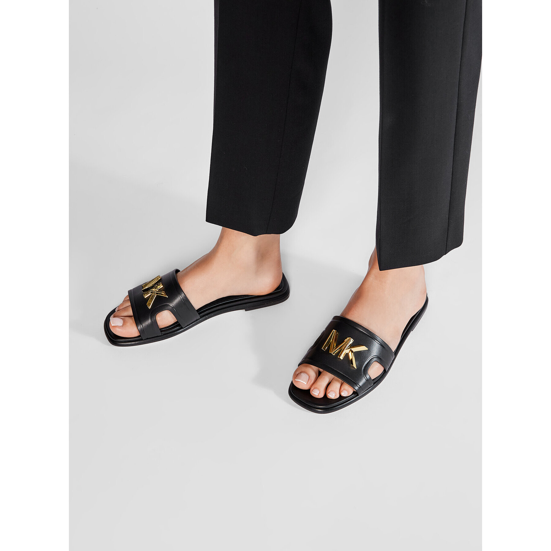 MICHAEL Michael Kors Чехли Kippy Slide 40S0KPFP1L Черен - Pepit.bg