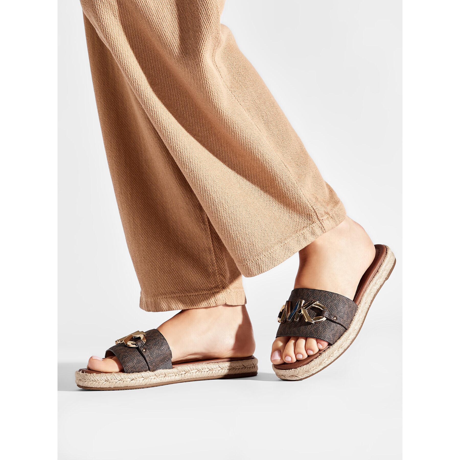 MICHAEL Michael Kors Чехли Izzy Slide 40S2IZFP1B Кафяв - Pepit.bg