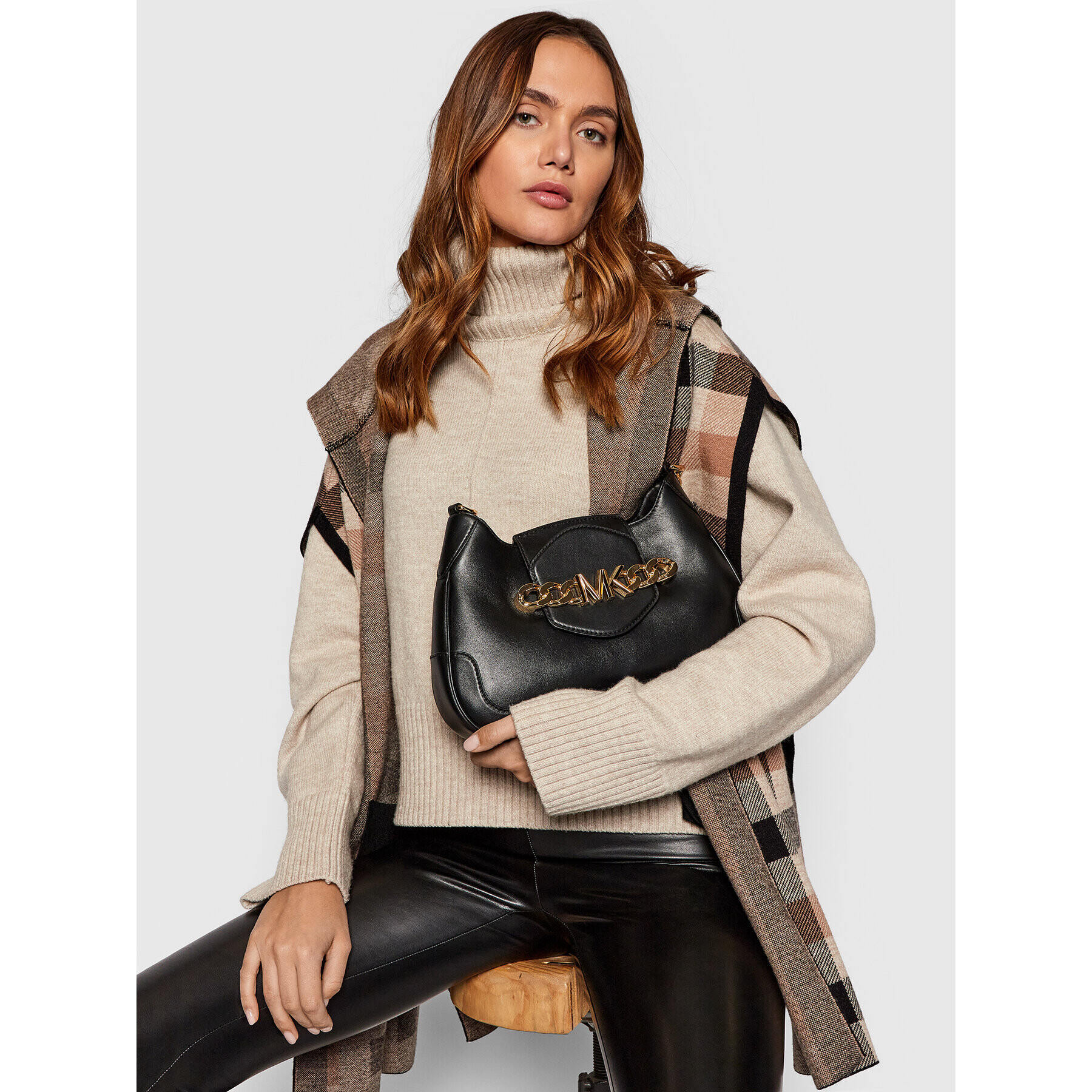 MICHAEL Michael Kors Дамска чанта Hally 30F1G2HL2L Черен - Pepit.bg