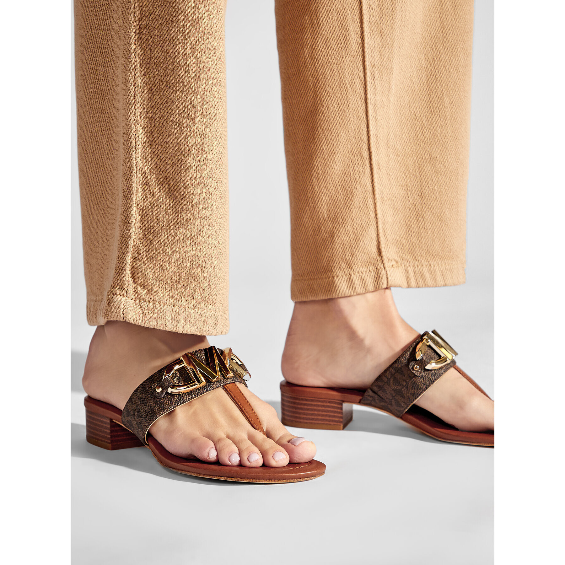MICHAEL Michael Kors Джапанки Izzy Thong 40S2IZFA1B Кафяв - Pepit.bg