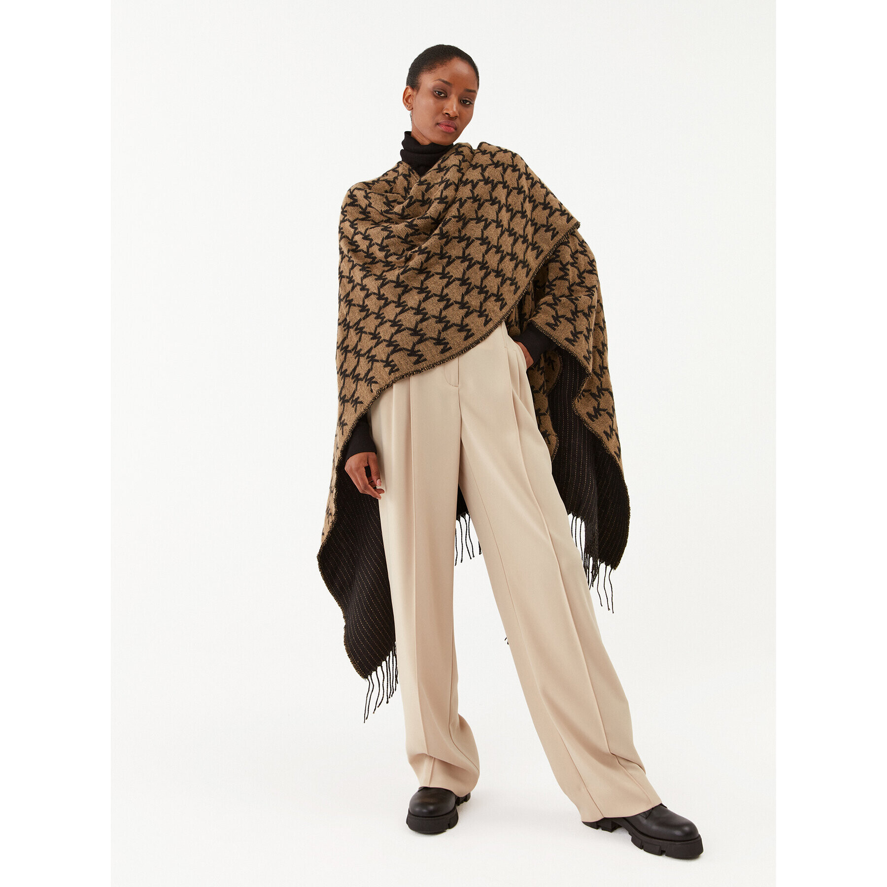 MICHAEL Michael Kors Пончо 29539502 Бежов Regular Fit - Pepit.bg