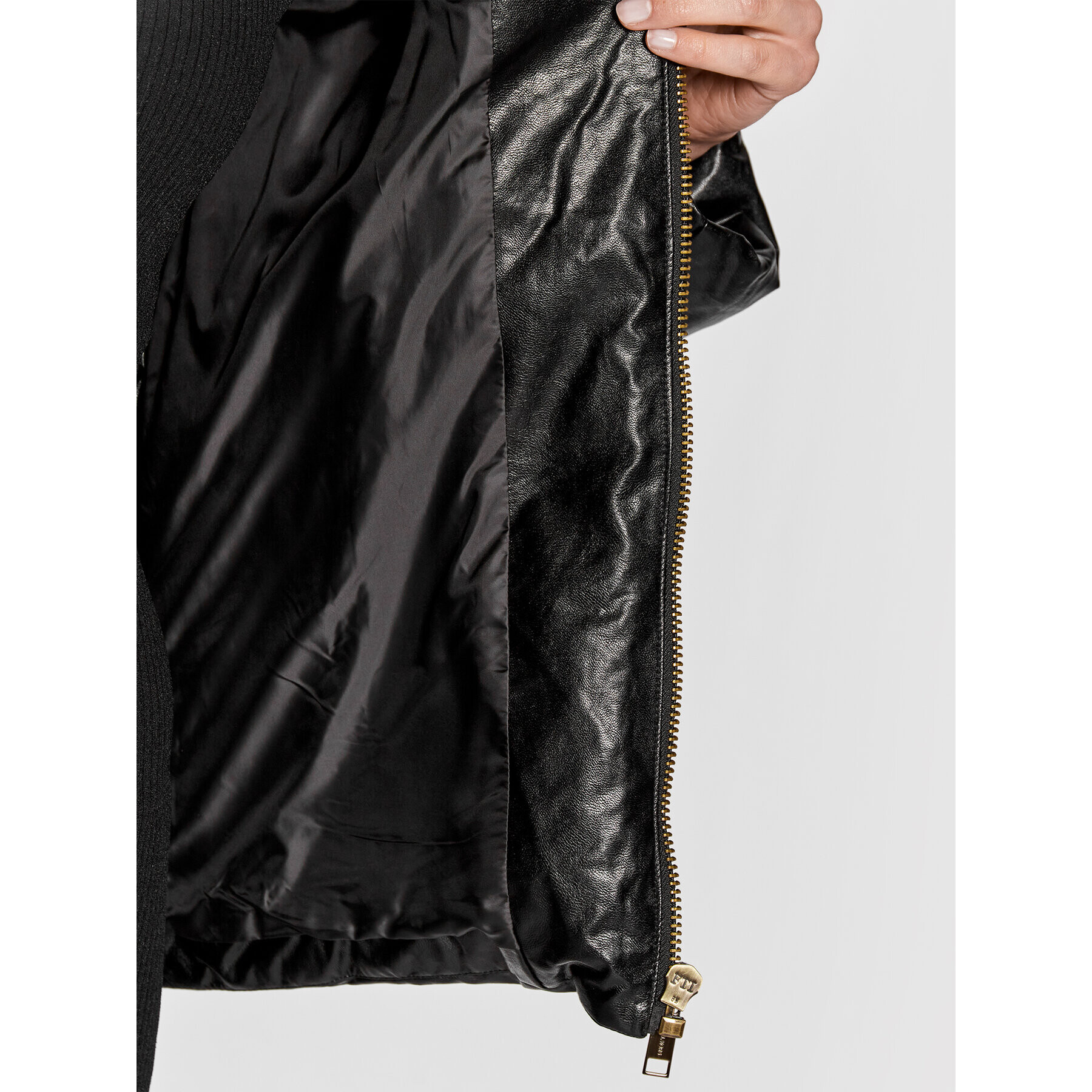 MICHAEL Michael Kors Пухено яке MU220795TR Черен Regular Fit - Pepit.bg