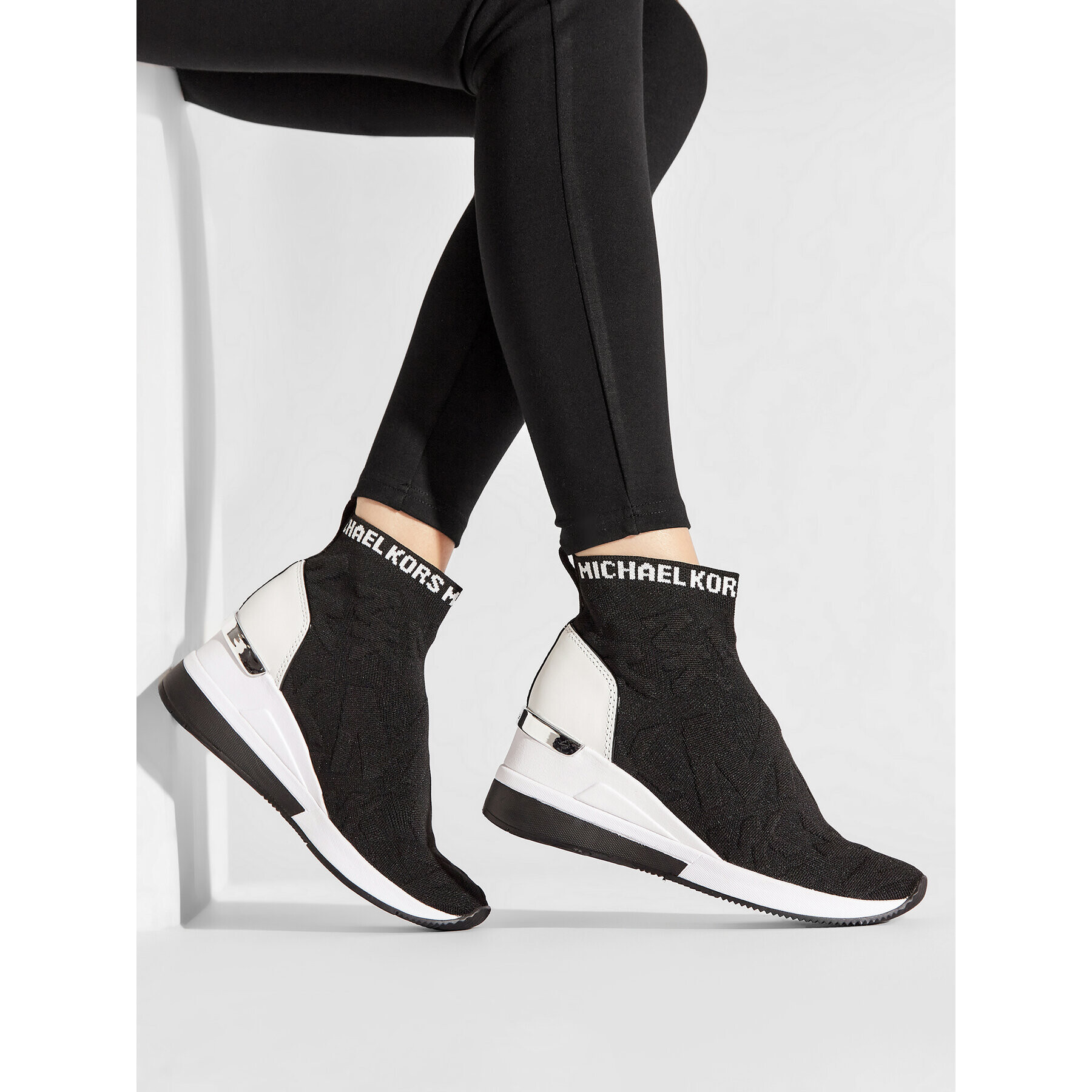 MICHAEL Michael Kors Сникърси Skyler Bootie 43S2SKFE5D Черен - Pepit.bg