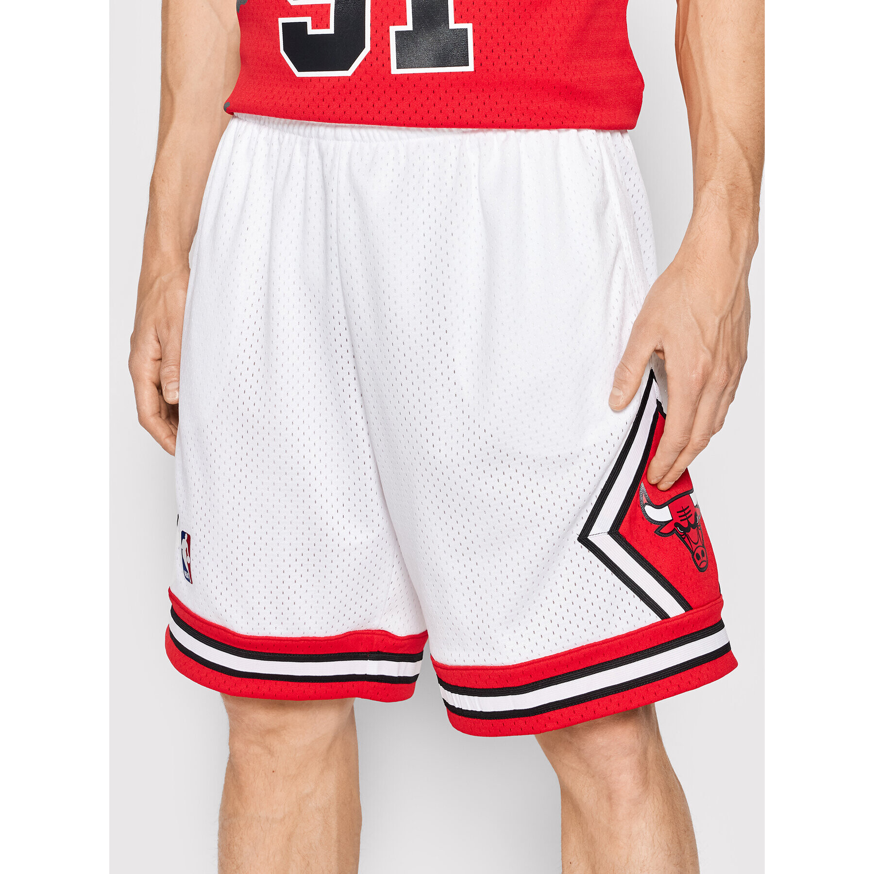 Mitchell & Ness Спортни шорти SMSHCP18151 Бял Regular Fit - Pepit.bg