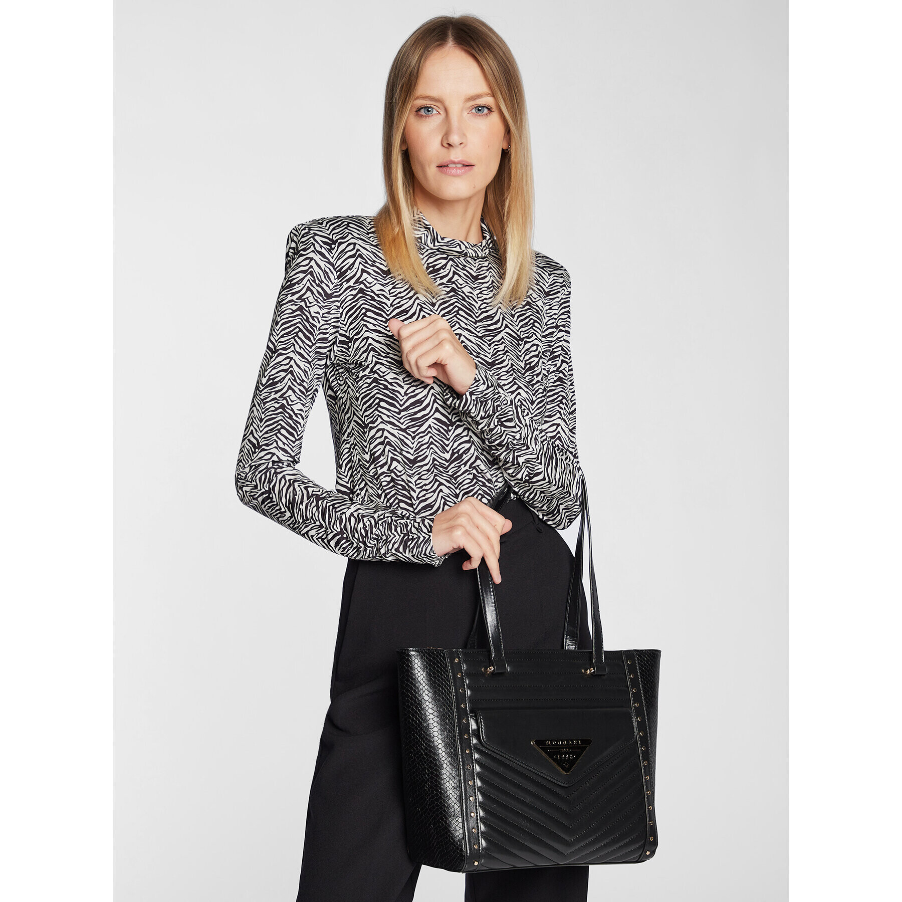 Monnari Дамска чанта BAG0230-M20 Черен - Pepit.bg
