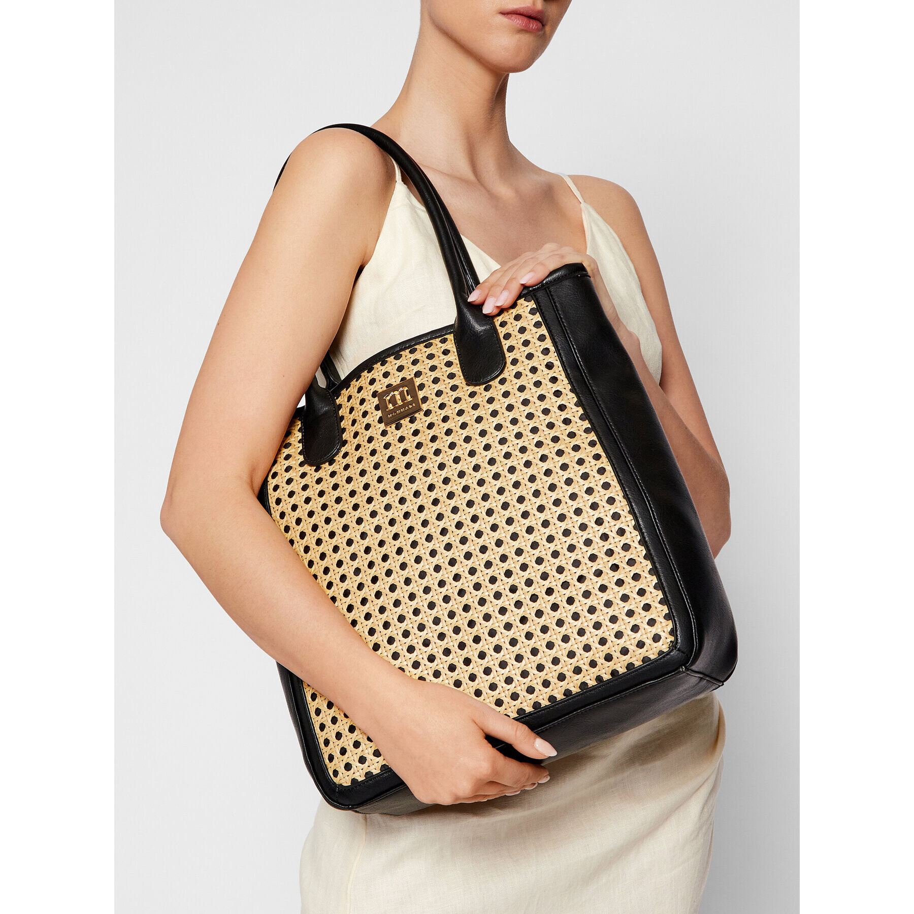 Monnari Дамска чанта BAG1060-020 Черен - Pepit.bg