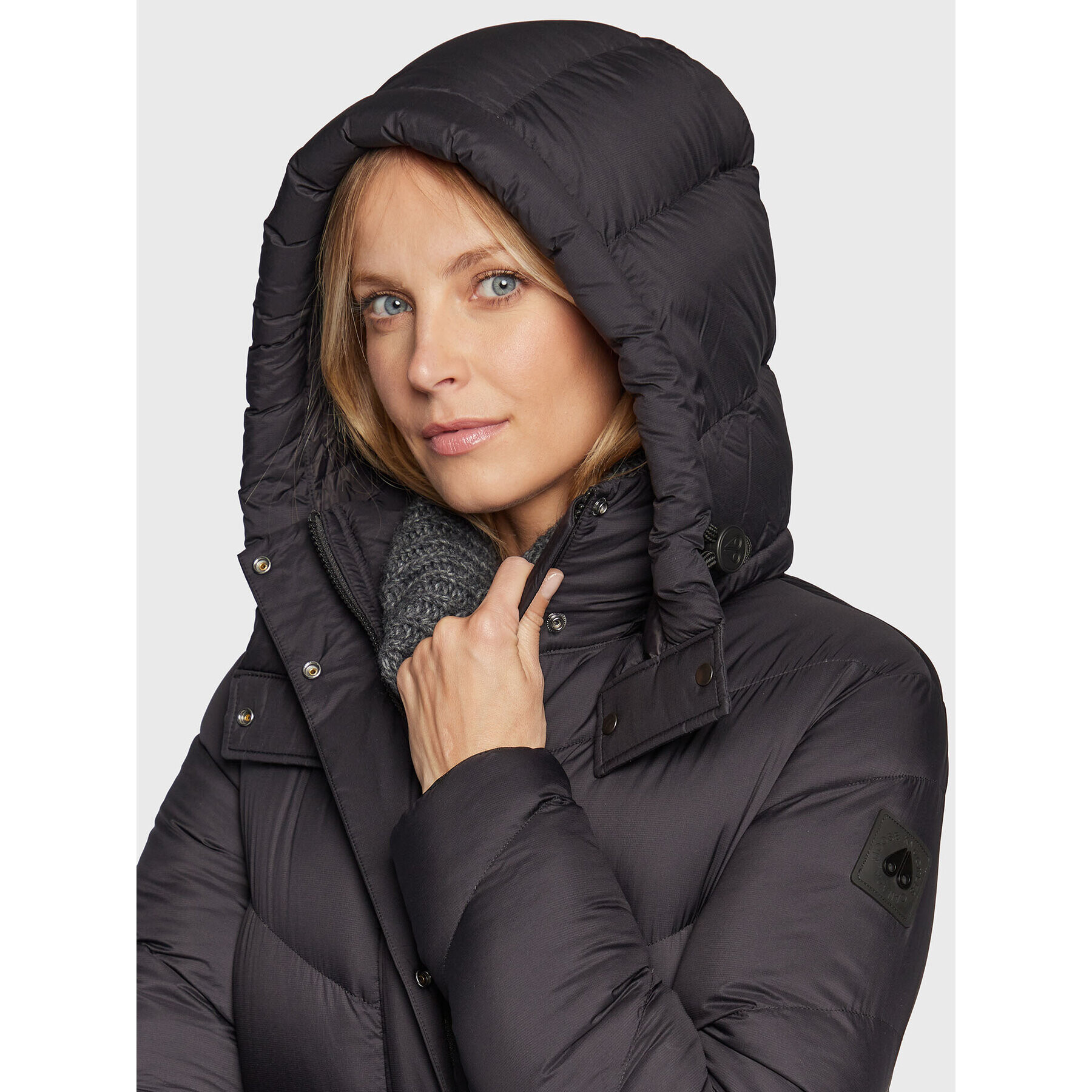 Moose Knuckles Пухено яке Belle M32LP240 Черен Slim Fit - Pepit.bg