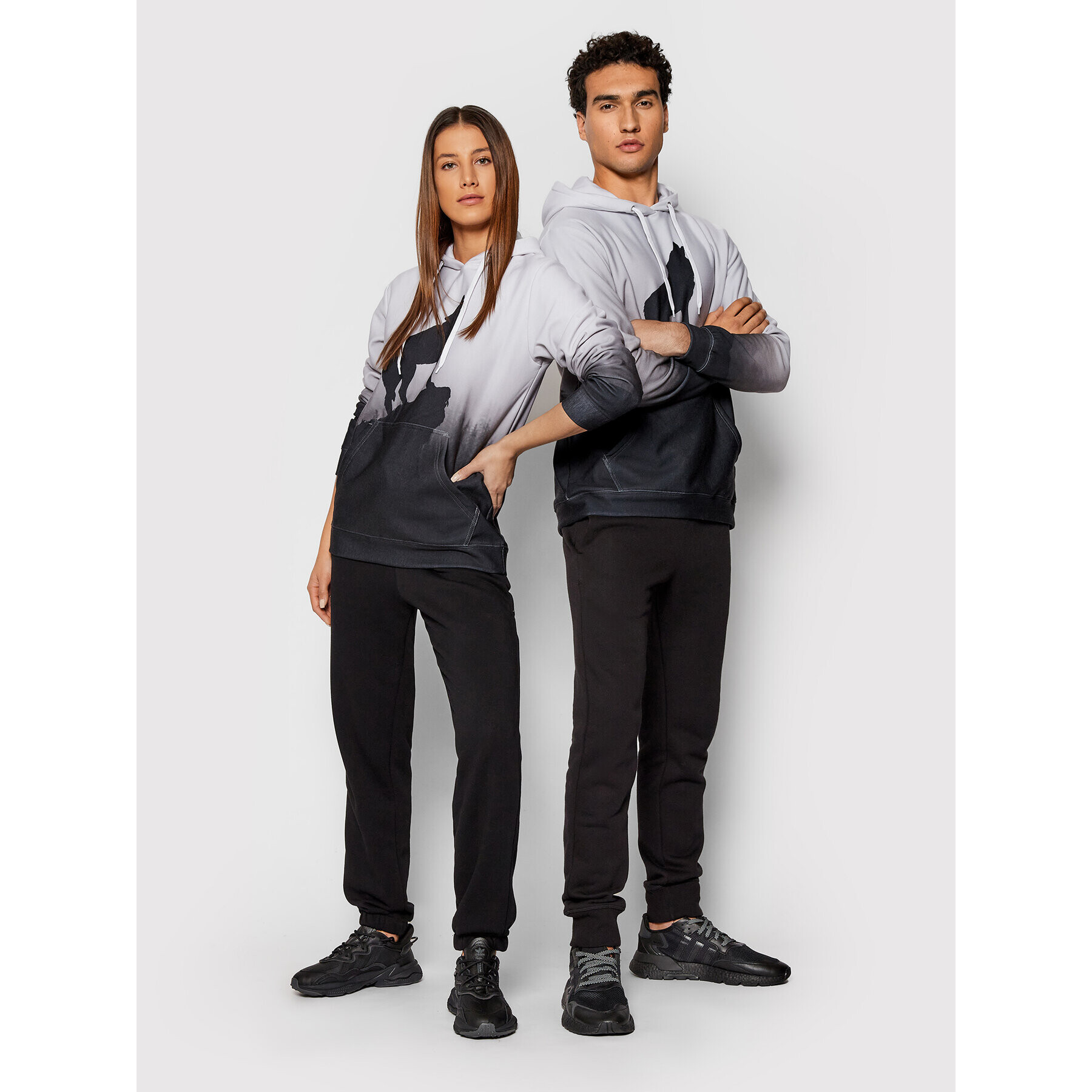 Mr. GUGU & Miss GO Суитшърт Unisex Shadow Of Wolf Сив Regular Fit - Pepit.bg