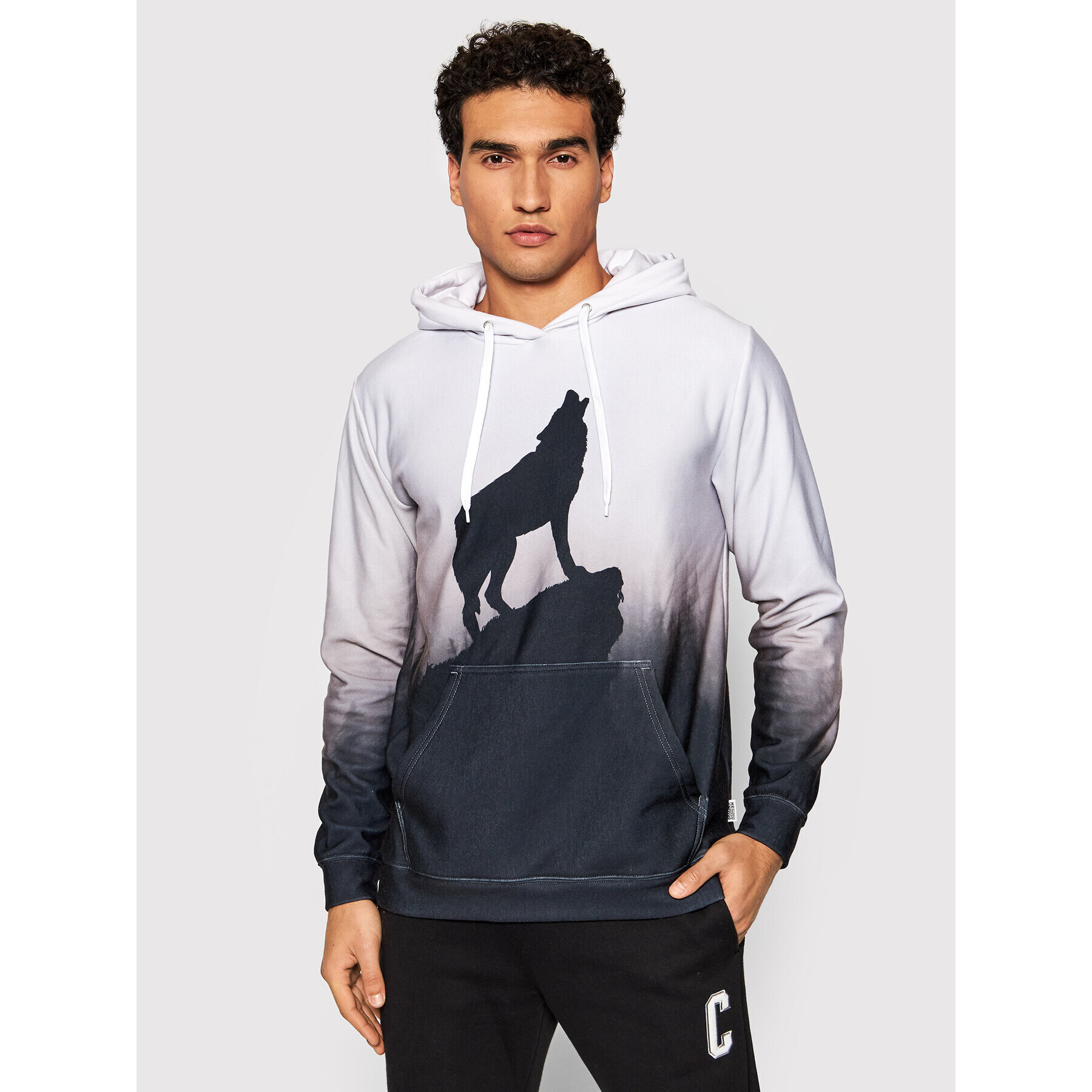 Mr. GUGU & Miss GO Суитшърт Unisex Shadow Of Wolf Сив Regular Fit - Pepit.bg