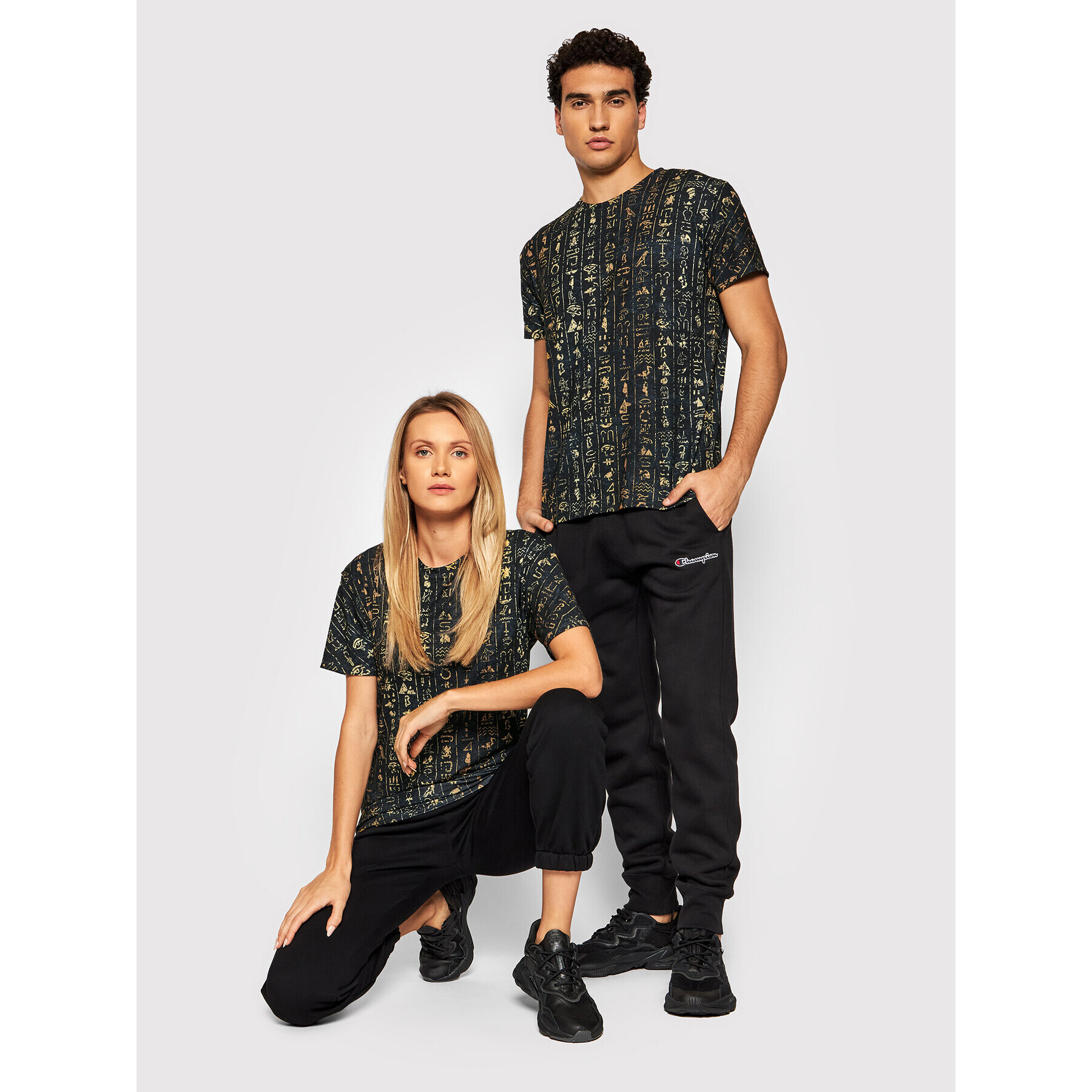 Mr. GUGU & Miss GO Тишърт Unisex Hieroglyphs Черен Regular Fit - Pepit.bg