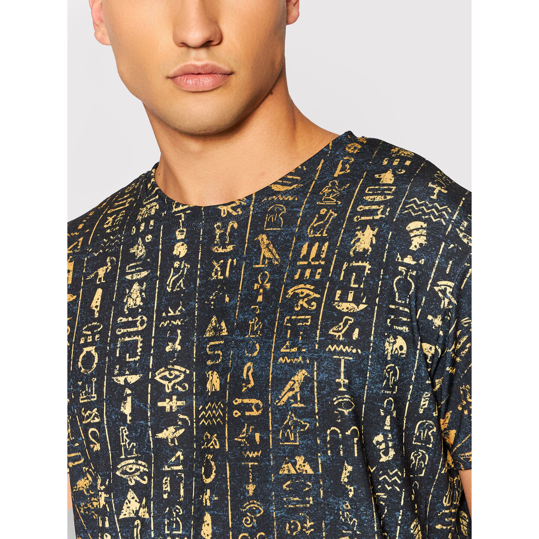 Mr. GUGU & Miss GO Тишърт Unisex Hieroglyphs Черен Regular Fit - Pepit.bg