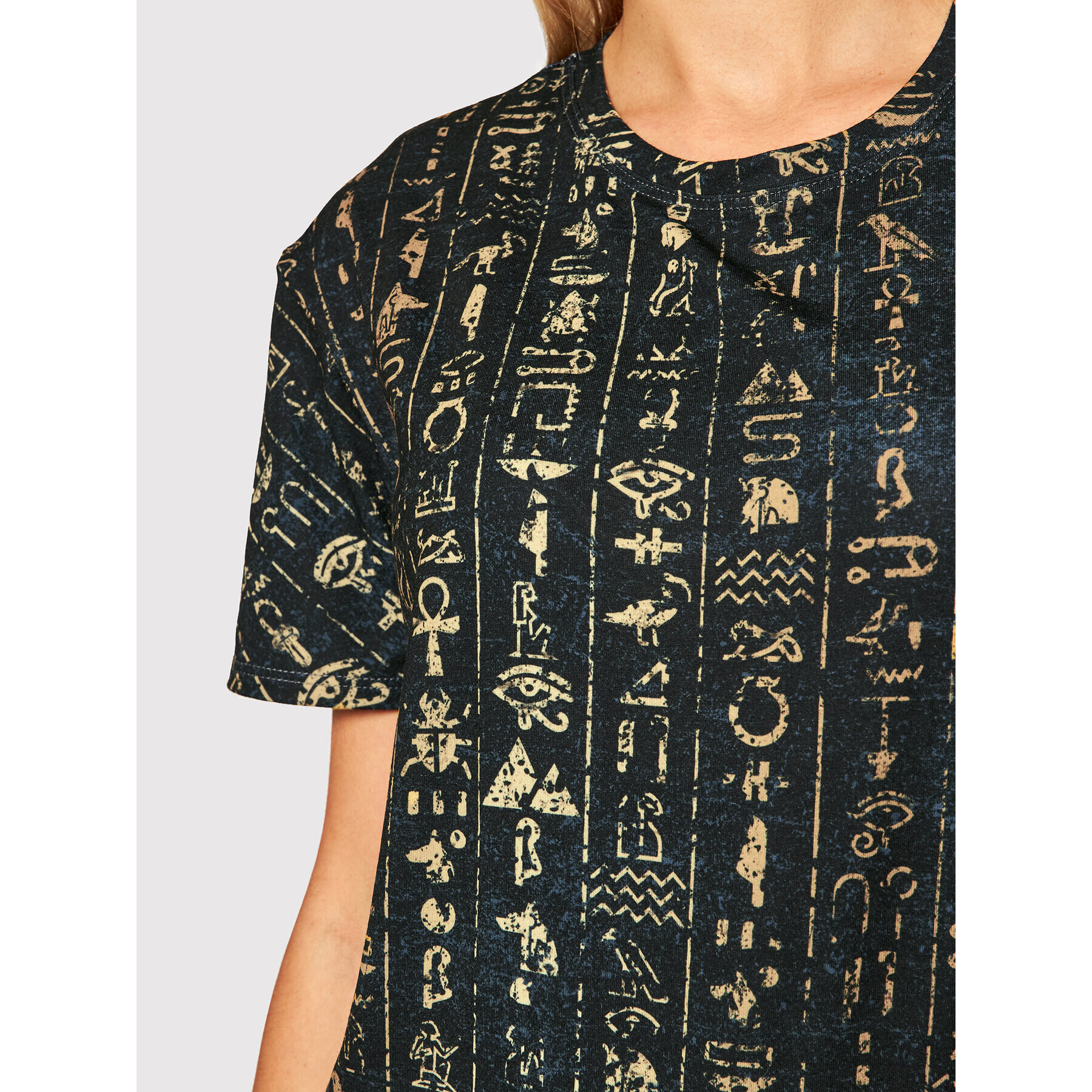 Mr. GUGU & Miss GO Тишърт Unisex Hieroglyphs Черен Regular Fit - Pepit.bg