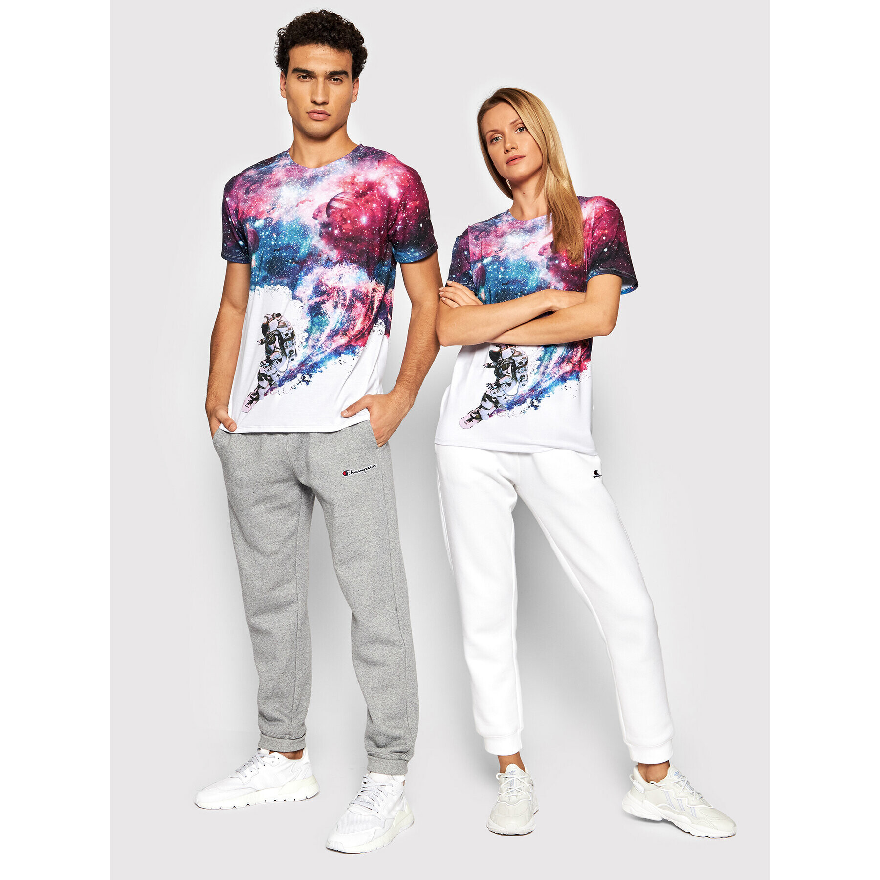 Mr. GUGU & Miss GO Тишърт Unisex Surfing Cosmonaut Цветен Regular Fit - Pepit.bg