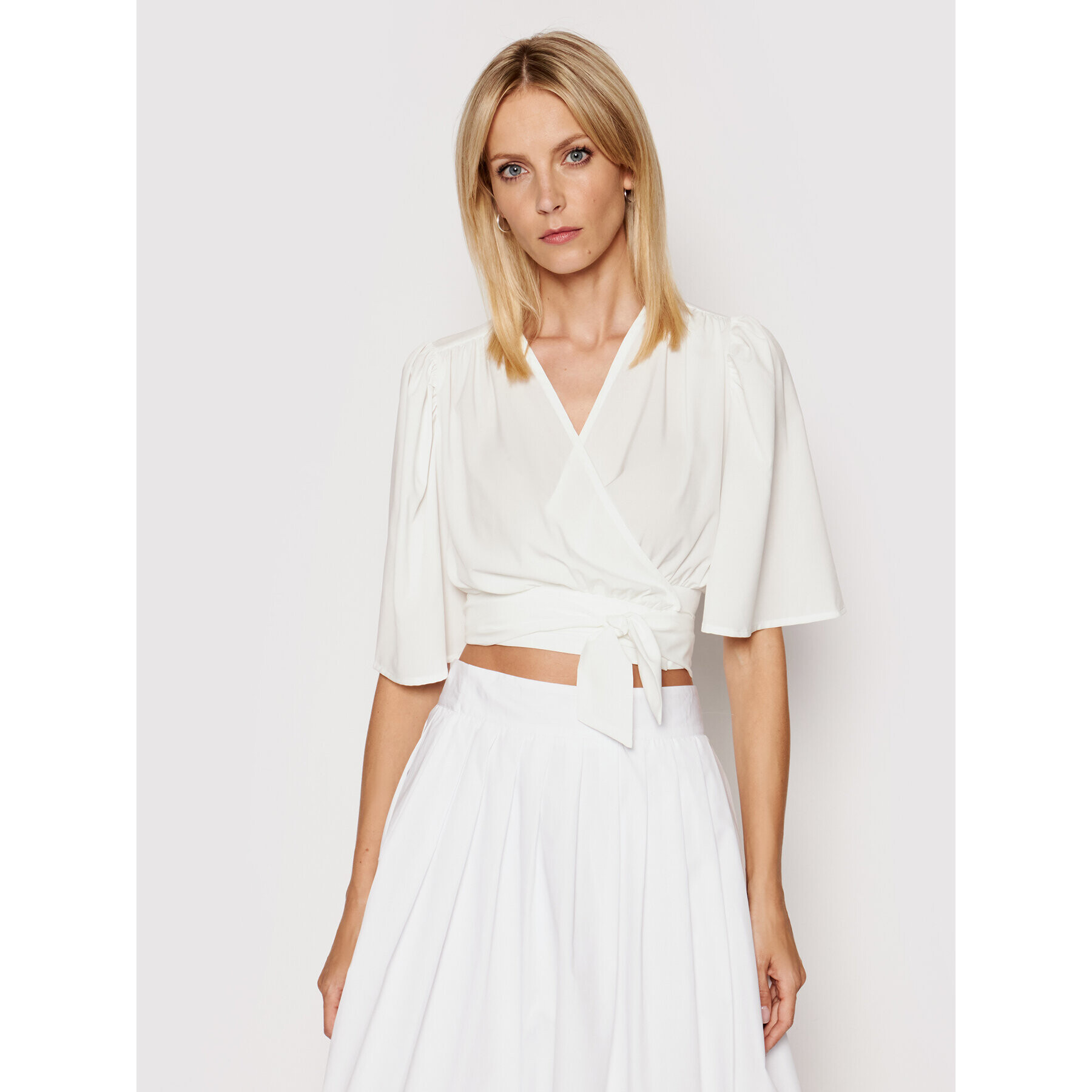 NA-KD Блуза Flowy Wrap 1018-006835-0001-581 Бял Regular Fit - Pepit.bg