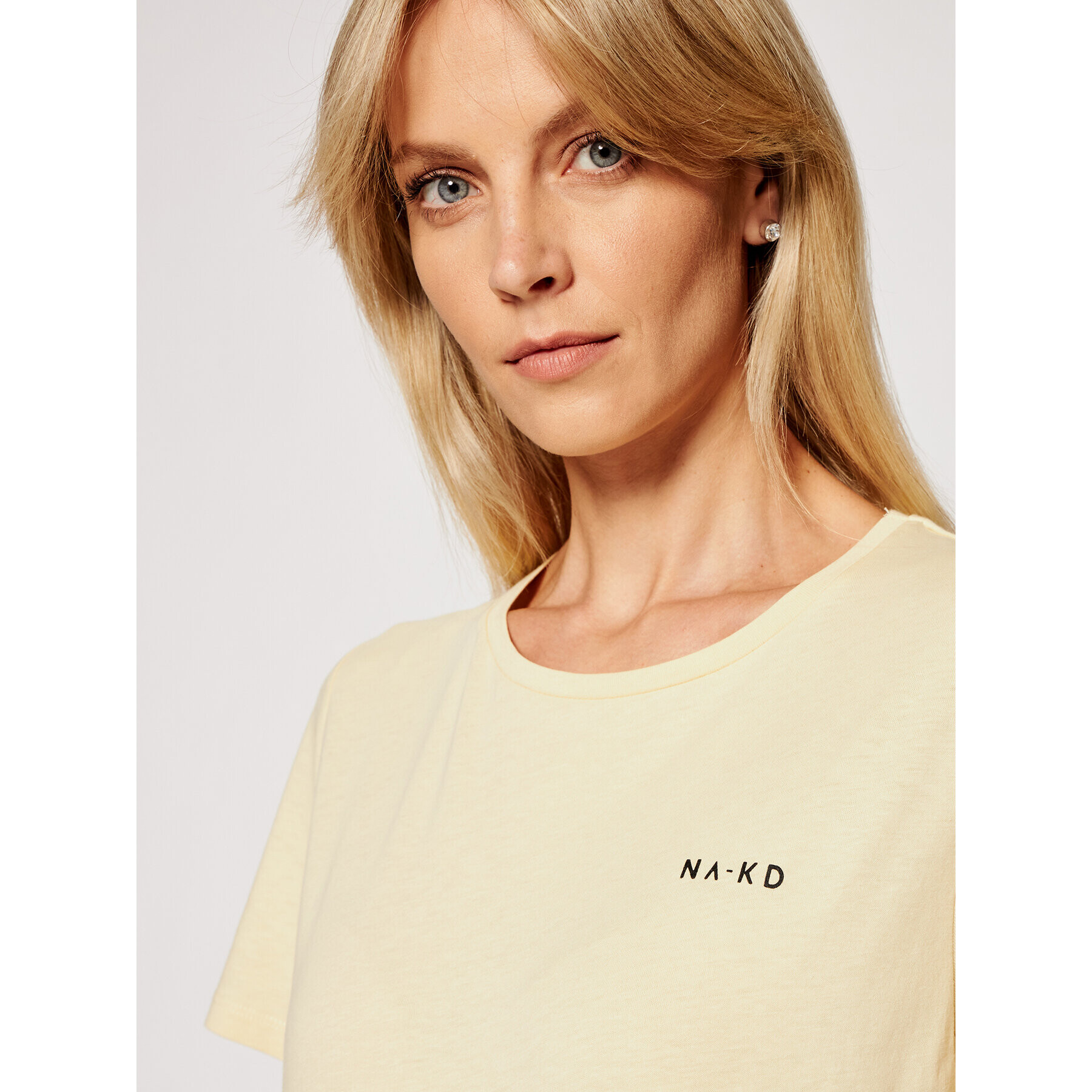 NA-KD Тишърт Basic Logo 1044-000097-0404-003 Жълт Loose Fit - Pepit.bg