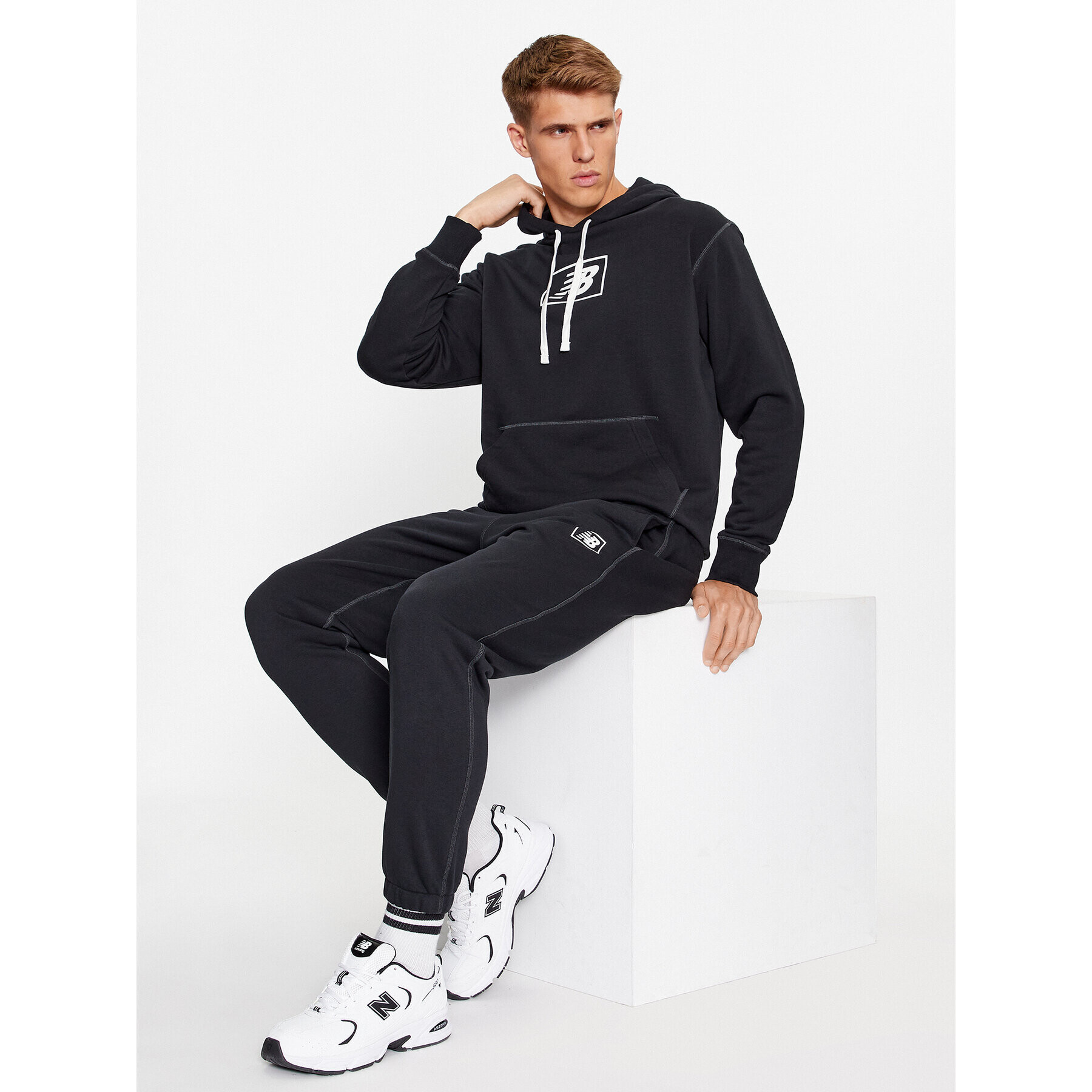 New Balance Долнище анцуг NB Essentials Sweatpant MP33509 Черен Regular Fit - Pepit.bg