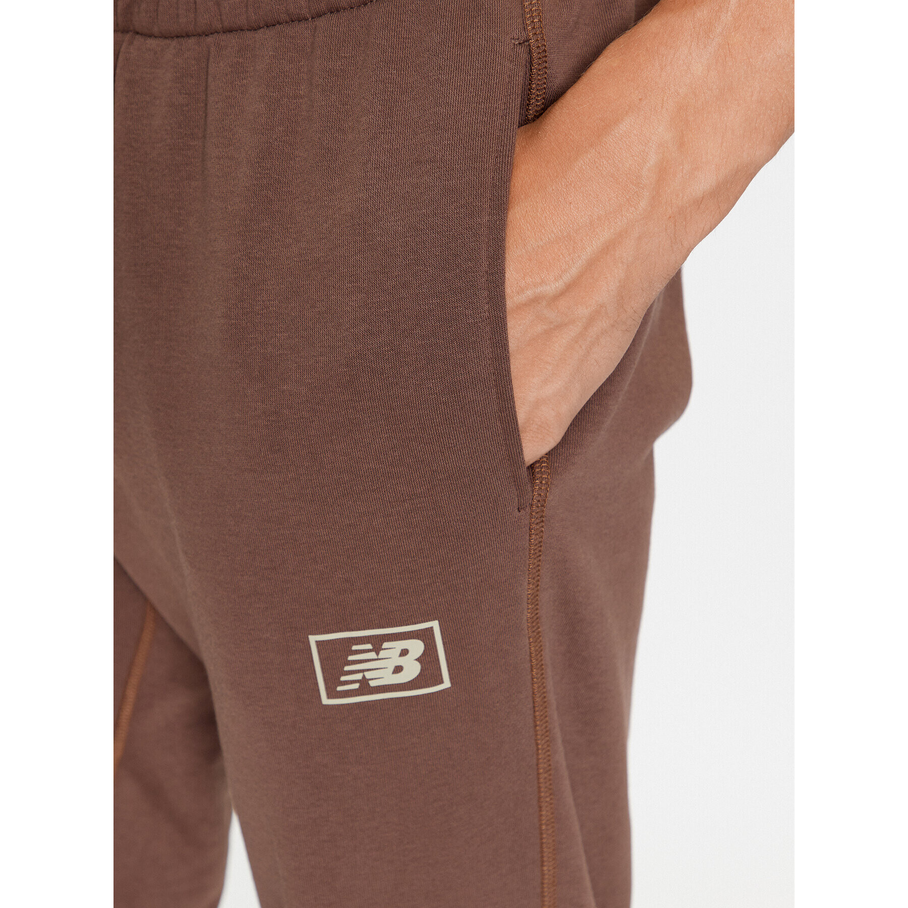 New Balance Долнище анцуг NB Essentials Sweatpant MP33509 Кафяв Regular Fit - Pepit.bg