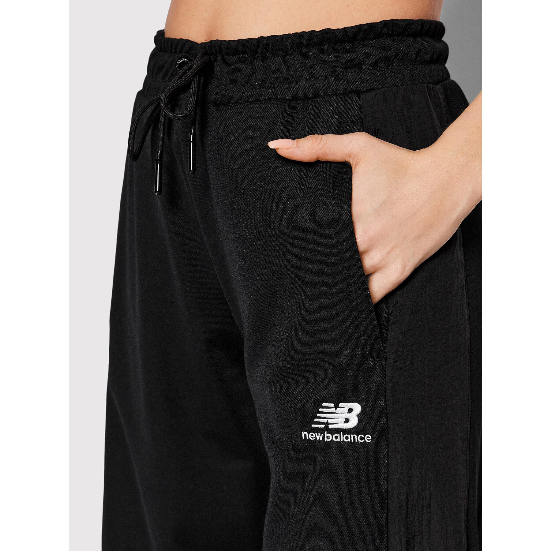 New Balance Долнище анцуг WP21502 Черен Relaxed Fit - Pepit.bg