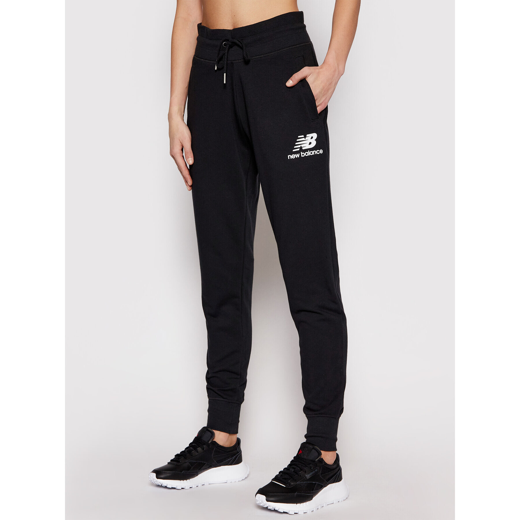 New Balance Долнище анцуг Esse NBWP03530 Черен Regular Fit - Pepit.bg