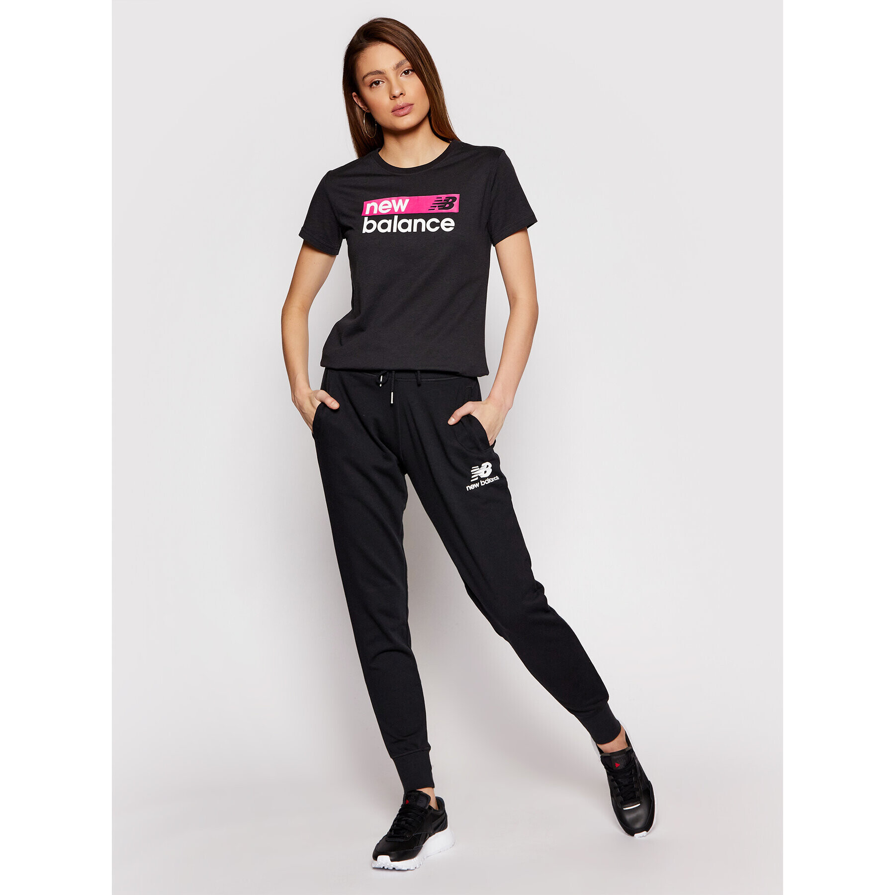 New Balance Долнище анцуг Esse NBWP03530 Черен Regular Fit - Pepit.bg