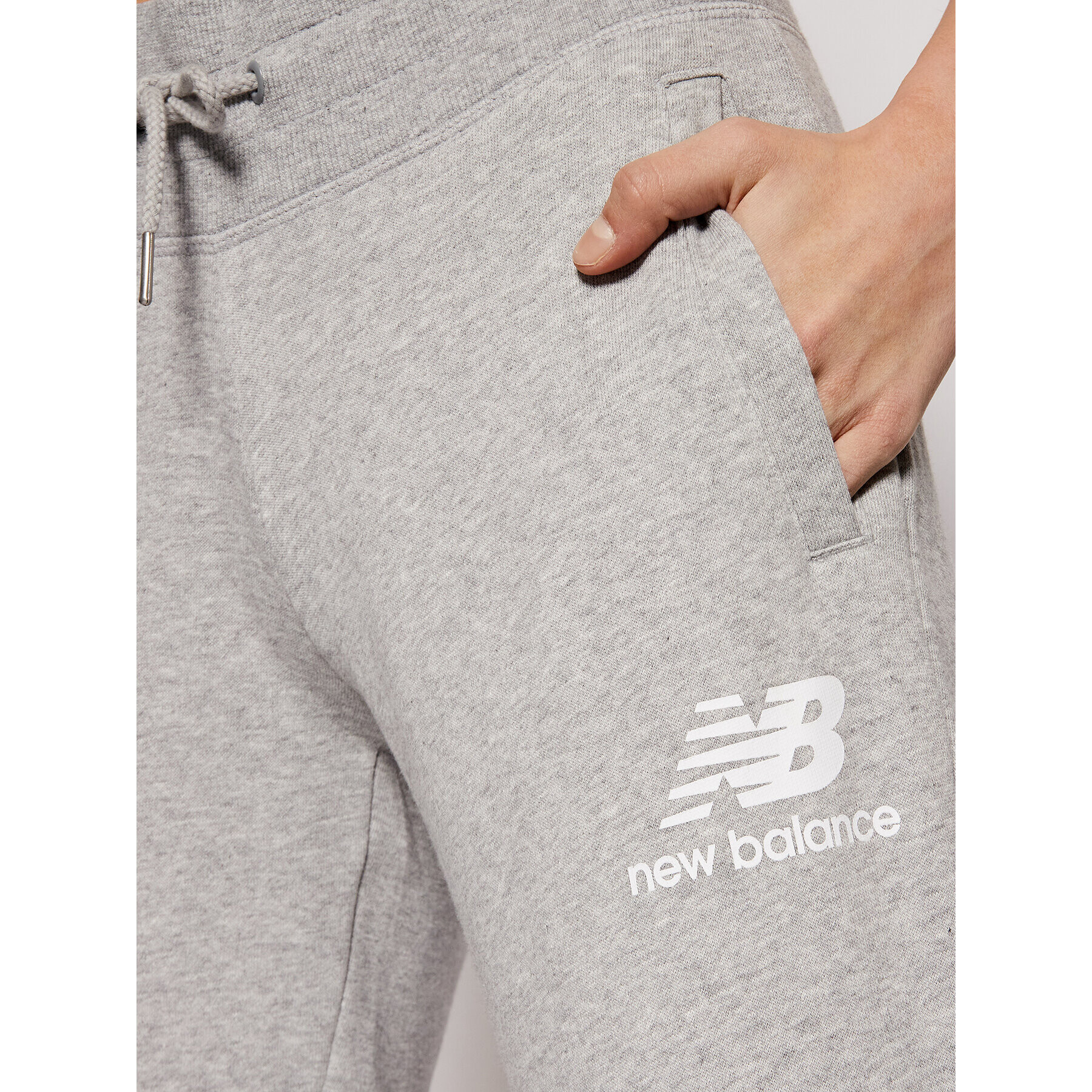 New Balance Долнище анцуг Esse NBWP03530 Сив Regular Fit - Pepit.bg