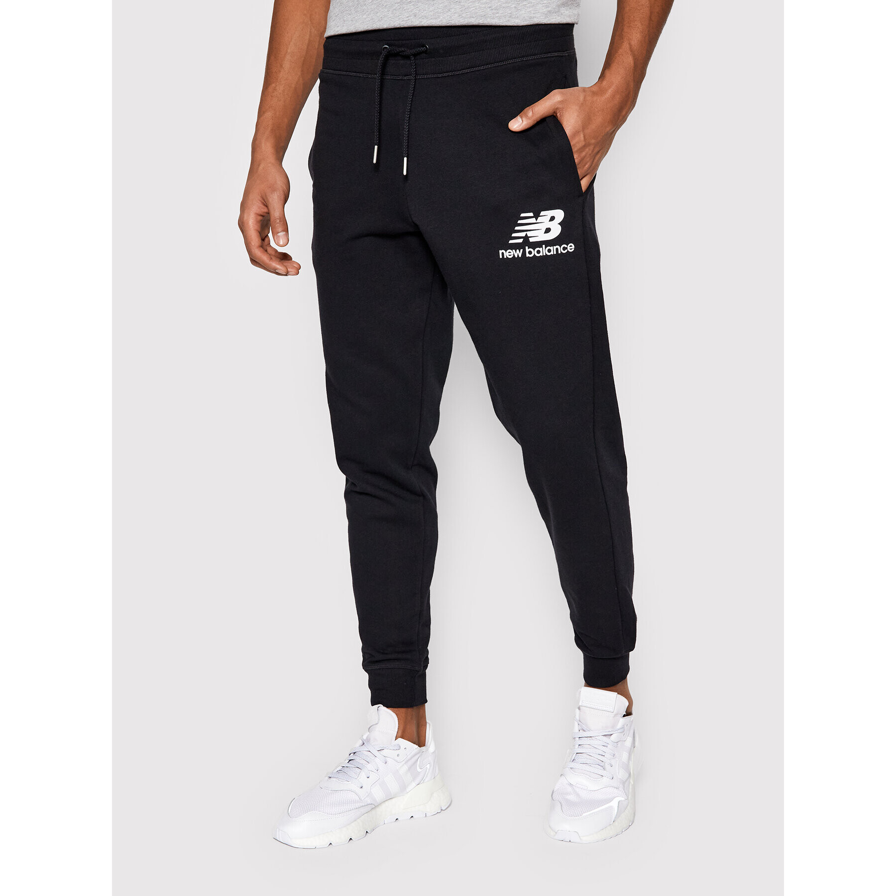 New Balance Долнище анцуг Essentials Stacked Logo MP03558 Черен Athletic Fit - Pepit.bg