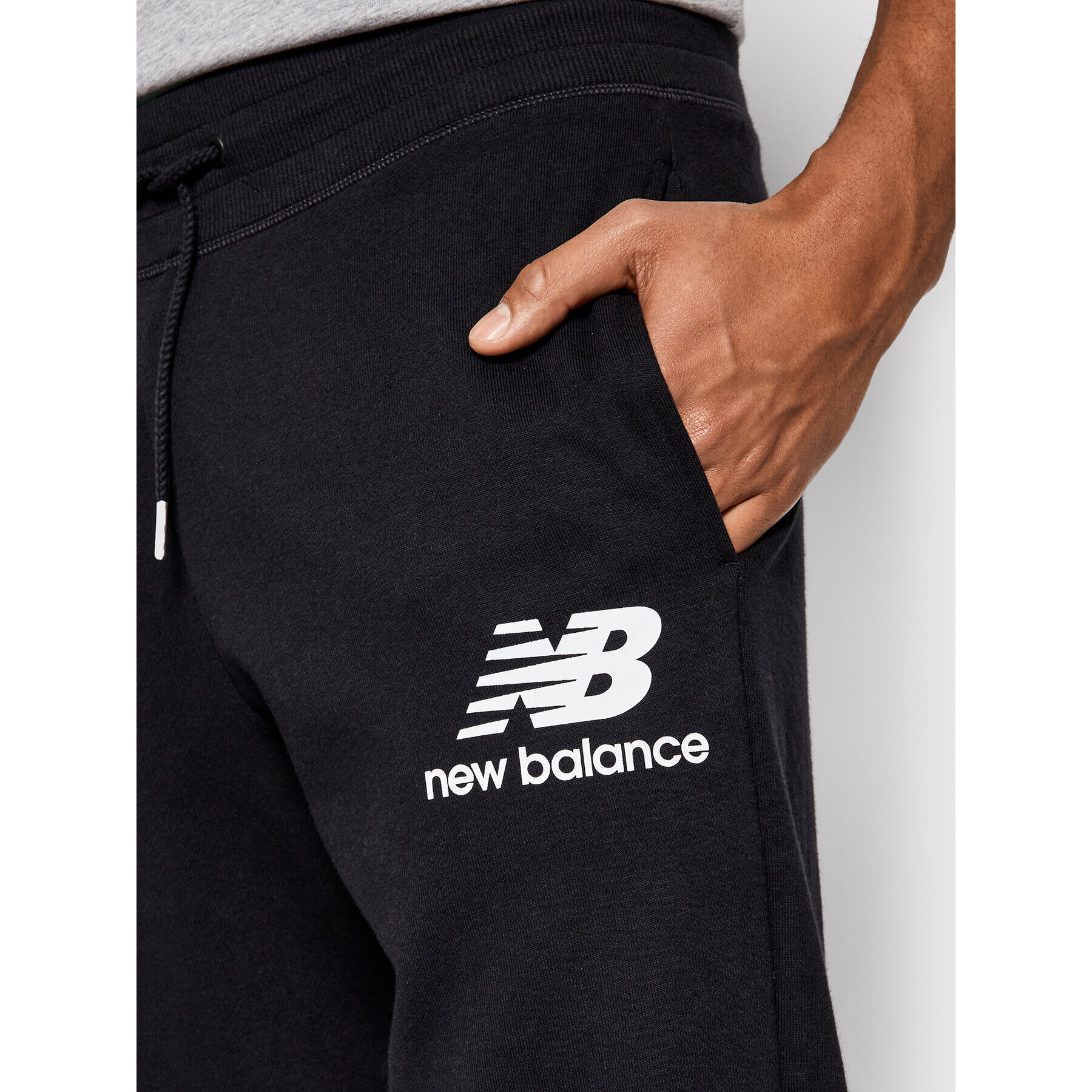 New Balance Долнище анцуг Essentials Stacked Logo MP03558 Черен Athletic Fit - Pepit.bg