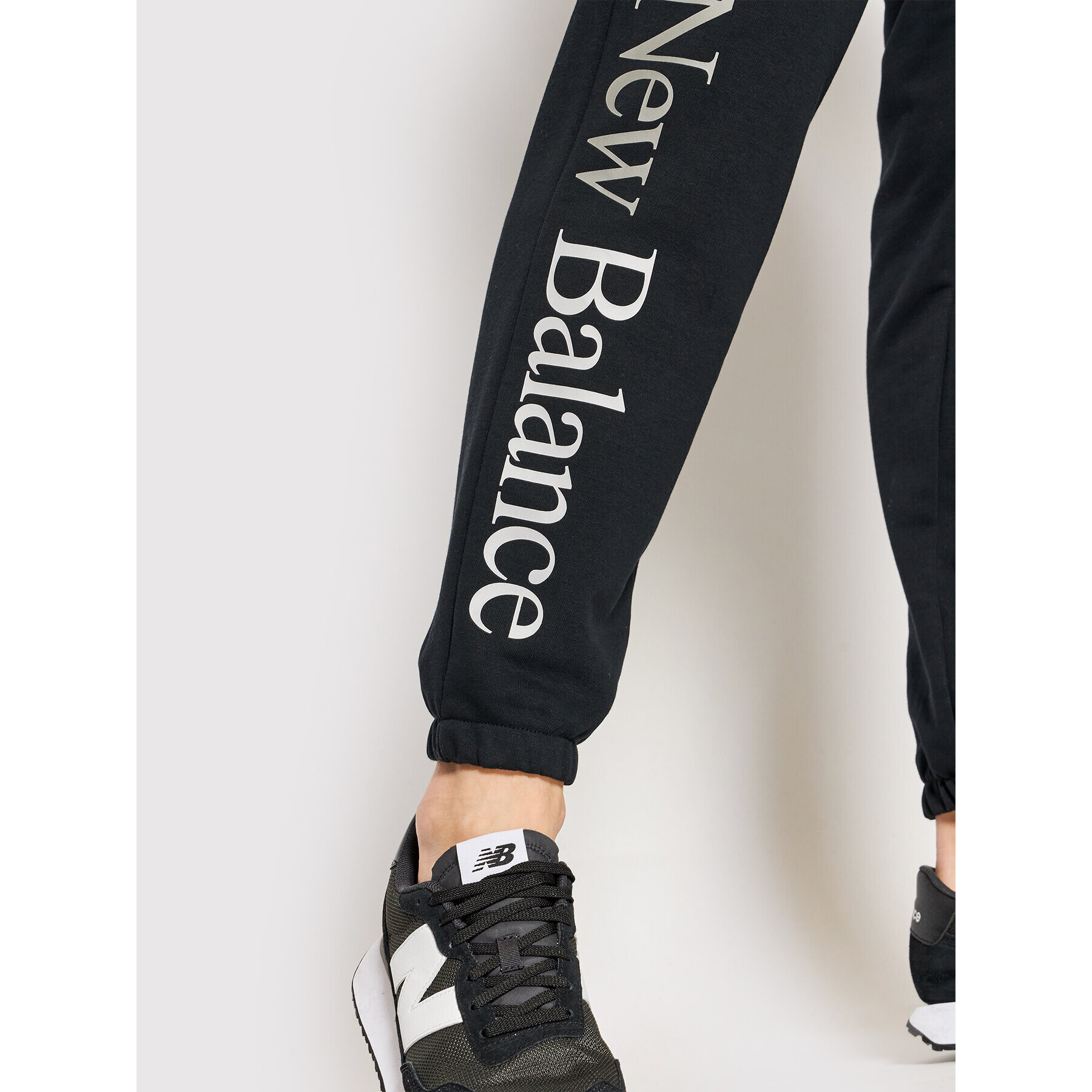 New Balance Долнище анцуг MP21503 Черен Ahletic Fit - Pepit.bg