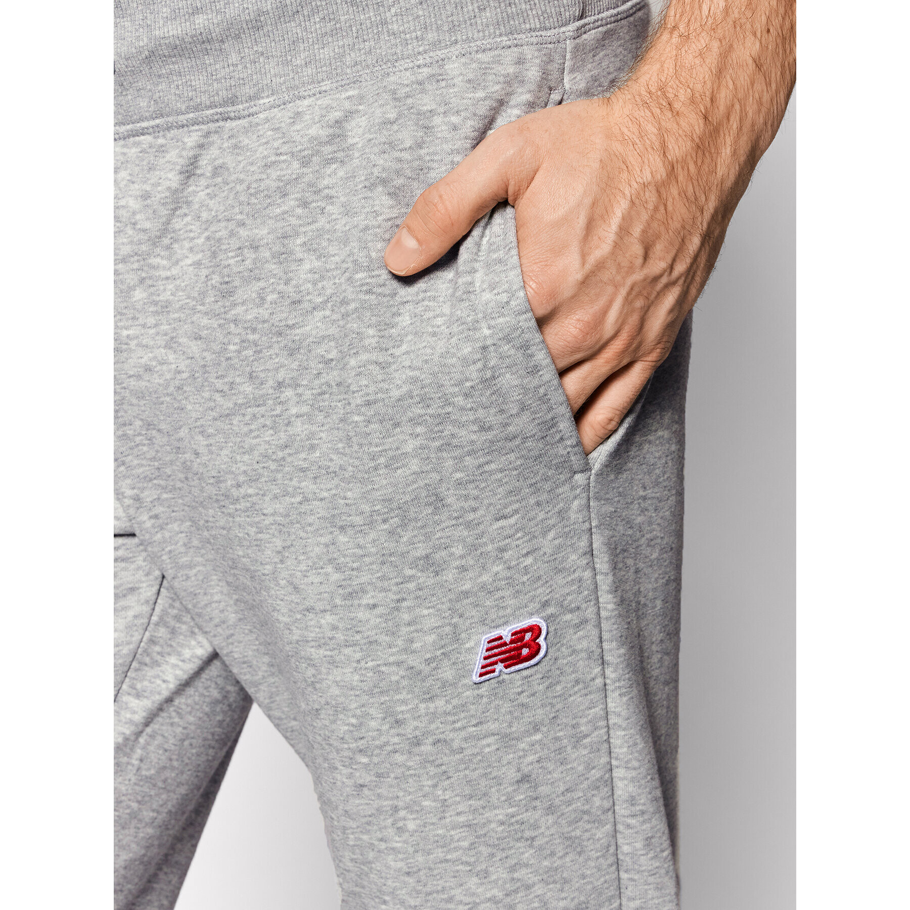 New Balance Долнище анцуг Small Pack MP01664 Сив Athletic Fit - Pepit.bg