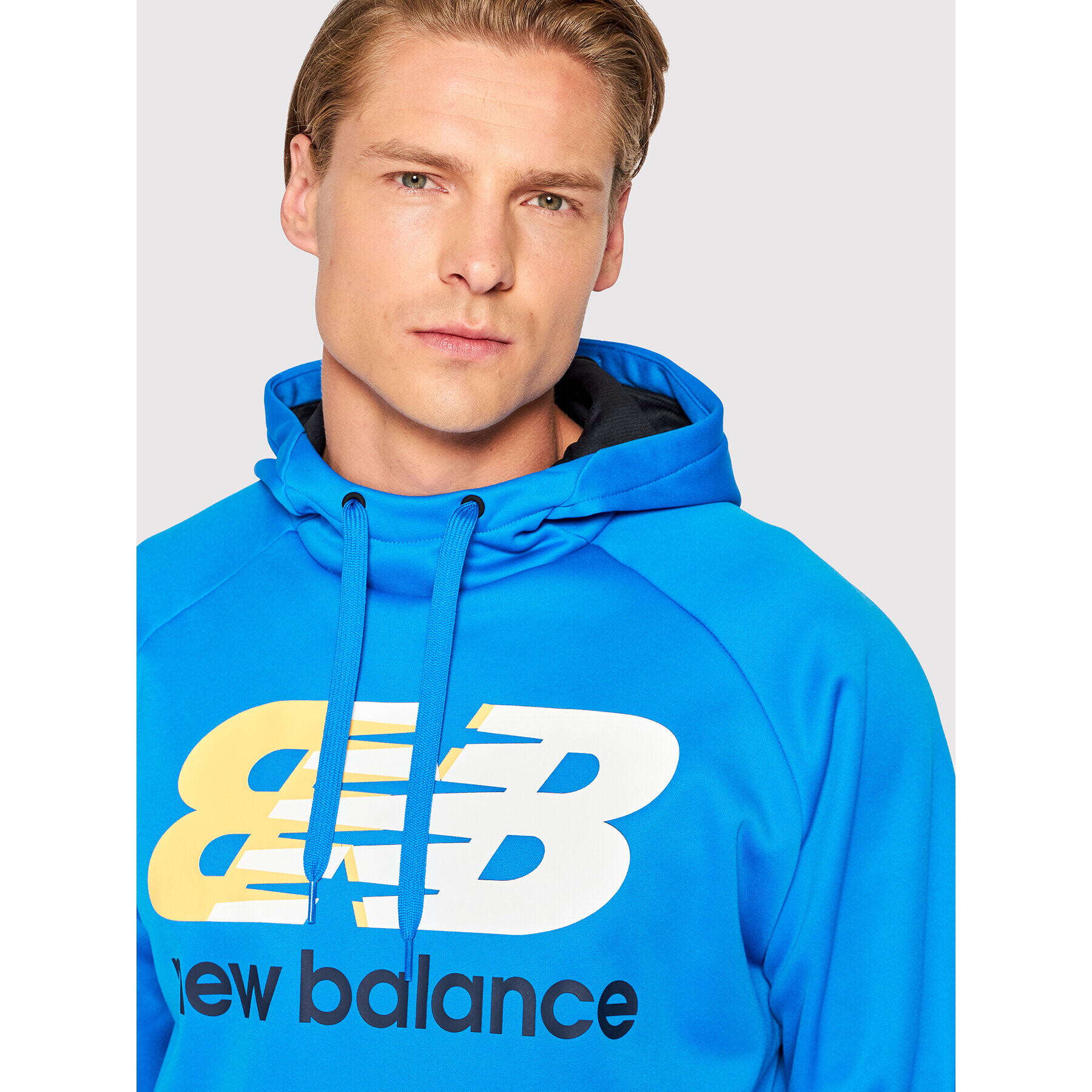 New Balance Суитшърт Tenacity Performance MT21021 Син Athletic Fit - Pepit.bg