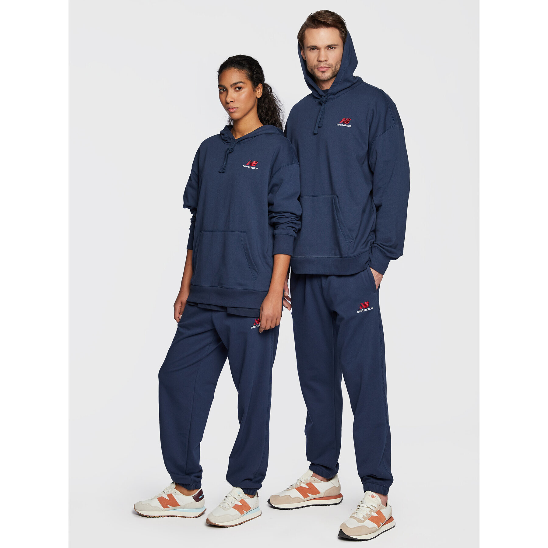 New Balance Суитшърт Unisex UT21500 Тъмносин Relaxed Fit - Pepit.bg