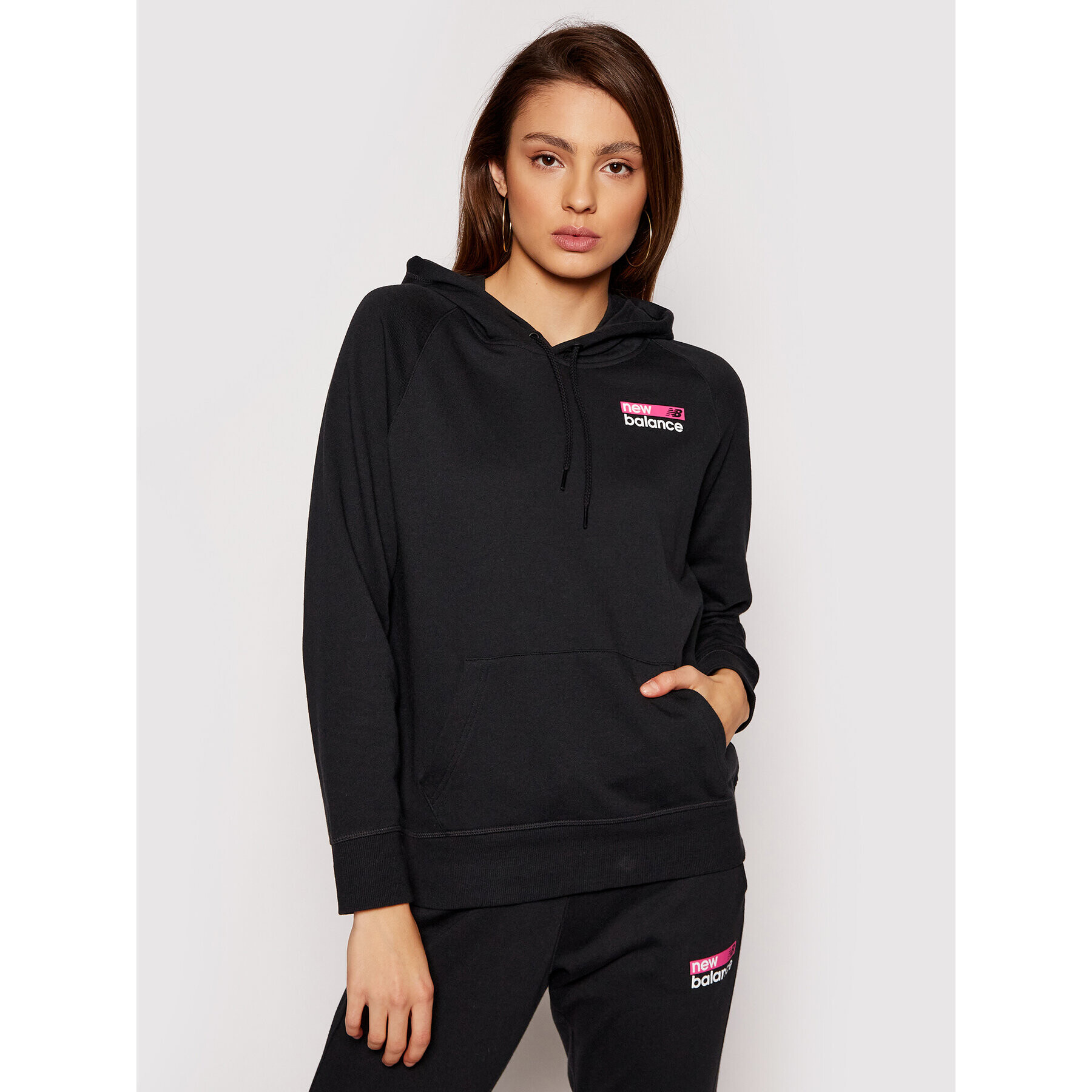 New Balance Суитшърт WT03802 Черен Relaxed Fit - Pepit.bg
