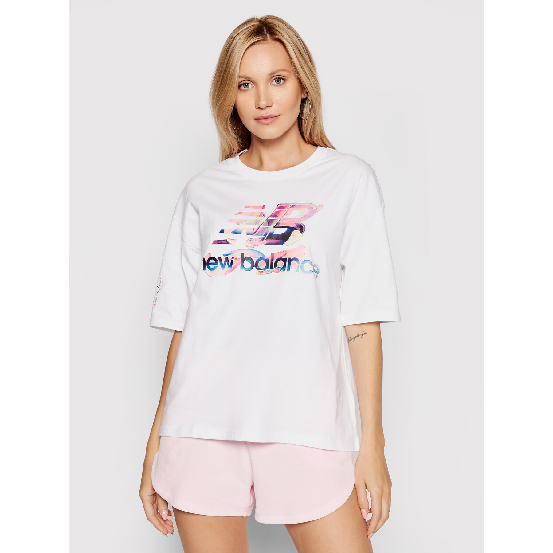 New Balance Тишърт Athletics Erin Loree Graphic Tee WT11514 Бял Relaxed Fit - Pepit.bg