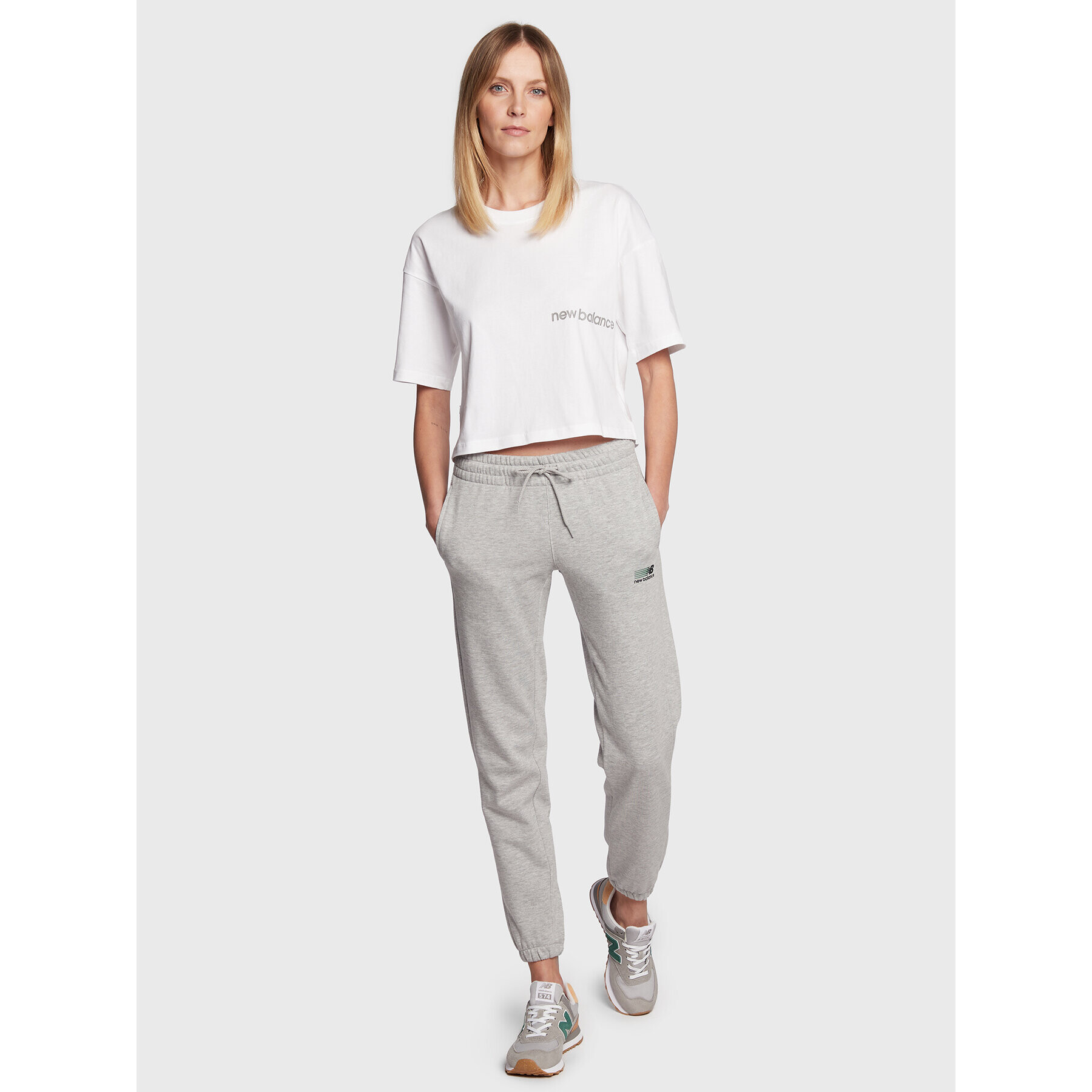 New Balance Тишърт Essentials Graphic WT23513 Бял Relaxed Fit - Pepit.bg