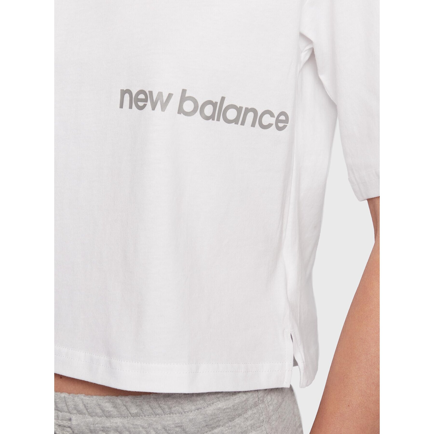 New Balance Тишърт Essentials Graphic WT23513 Бял Relaxed Fit - Pepit.bg