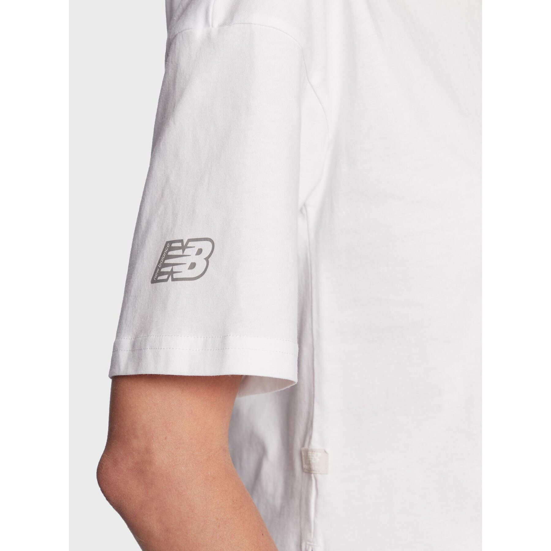 New Balance Тишърт Essentials Graphic WT23513 Бял Relaxed Fit - Pepit.bg