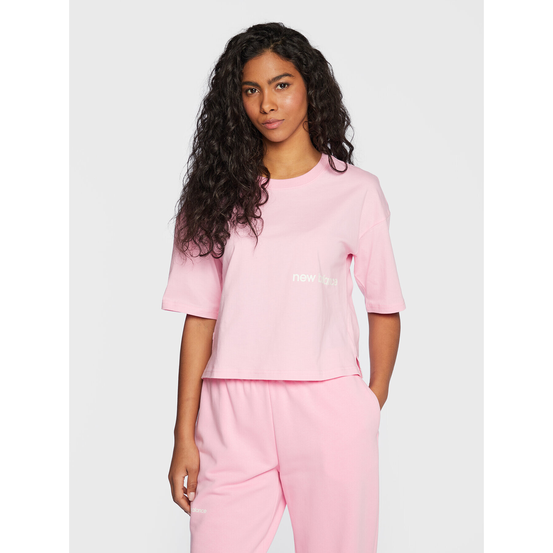 New Balance Тишърт Essentials Graphic WT23513 Розов Relaxed Fit - Pepit.bg