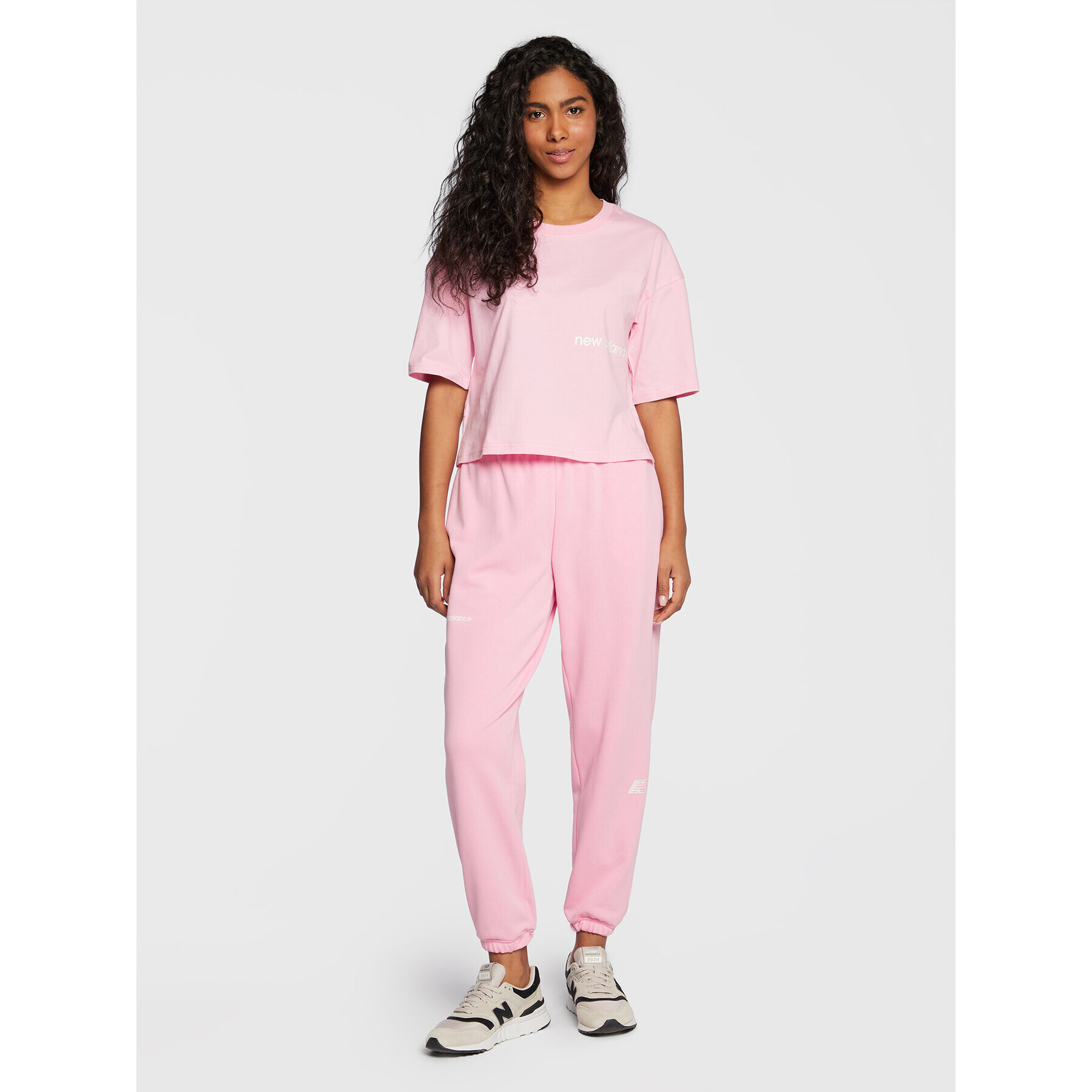 New Balance Тишърт Essentials Graphic WT23513 Розов Relaxed Fit - Pepit.bg