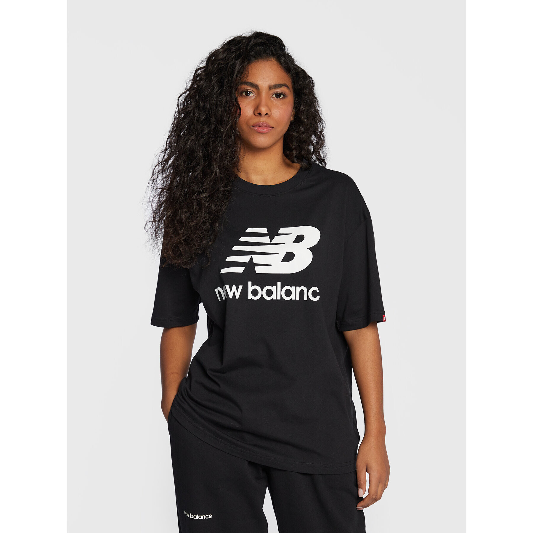 New Balance Тишърт Essentials Stacked Logo WT03519 Черен Oversize - Pepit.bg