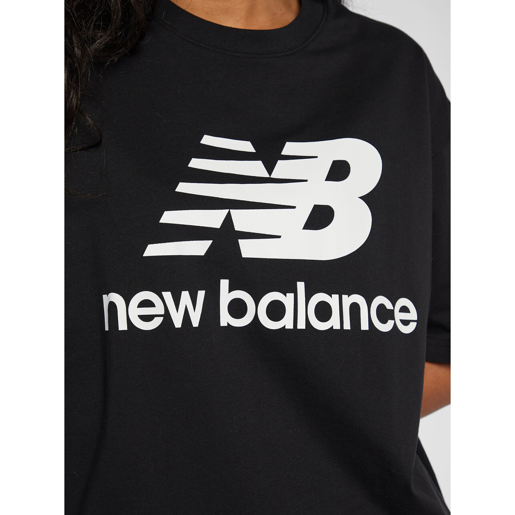 New Balance Тишърт Essentials Stacked Logo WT03519 Черен Oversize - Pepit.bg