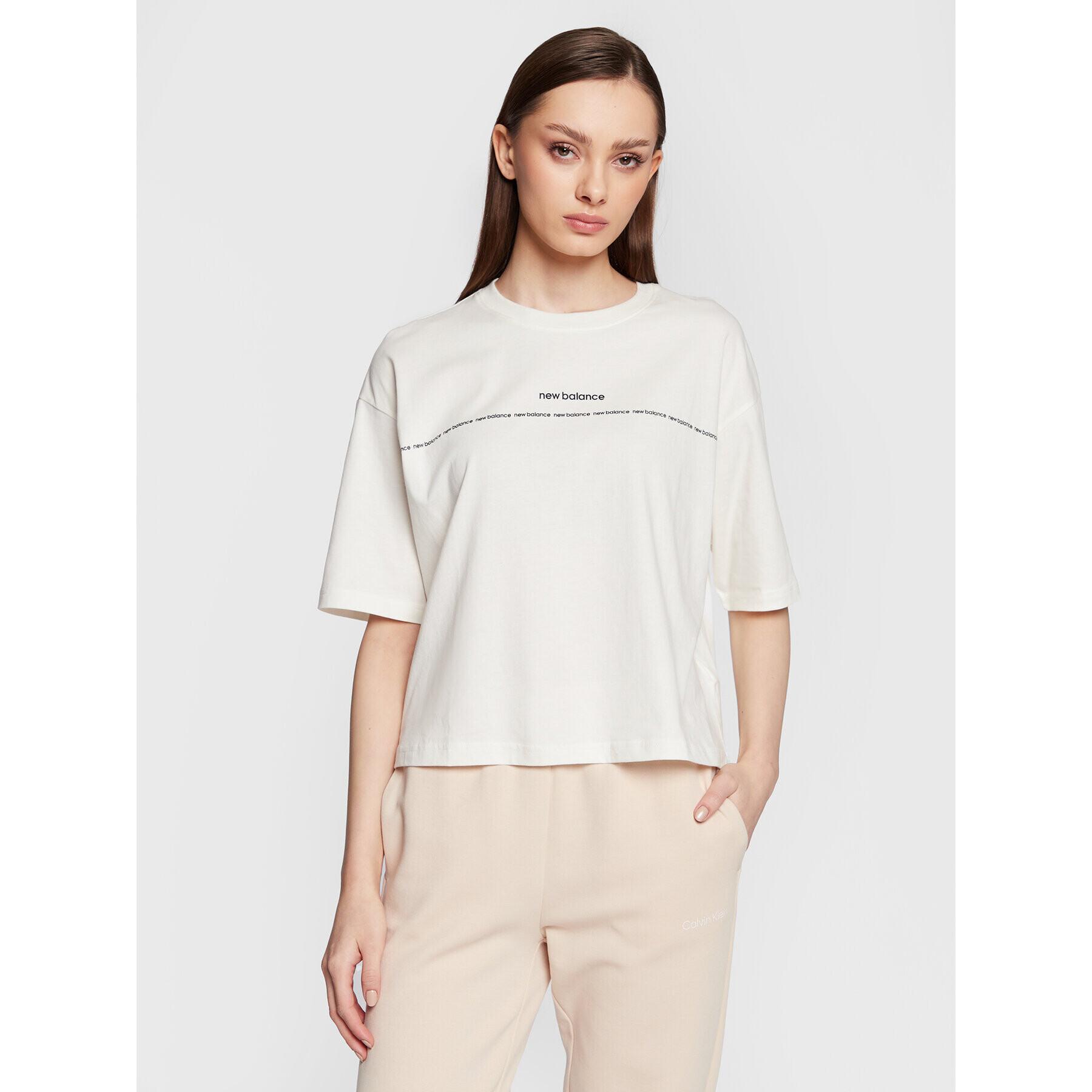 New Balance Тишърт Essentials Winter Story WT23519 Бял Oversize - Pepit.bg