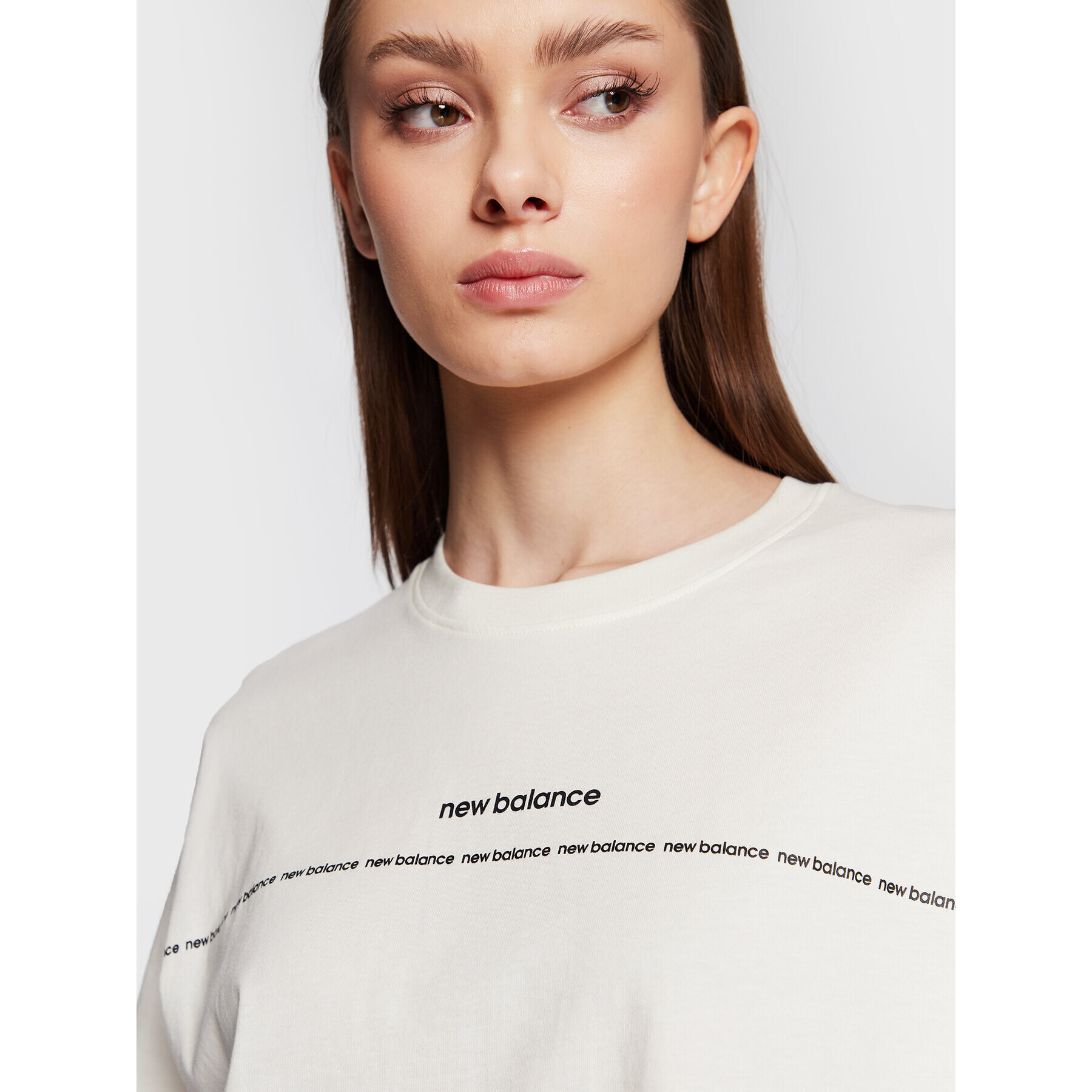New Balance Тишърт Essentials Winter Story WT23519 Бял Oversize - Pepit.bg