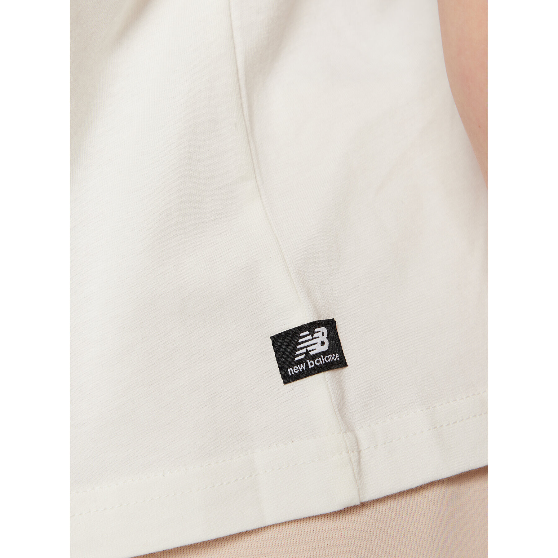 New Balance Тишърт Essentials Winter Story WT23519 Бял Oversize - Pepit.bg