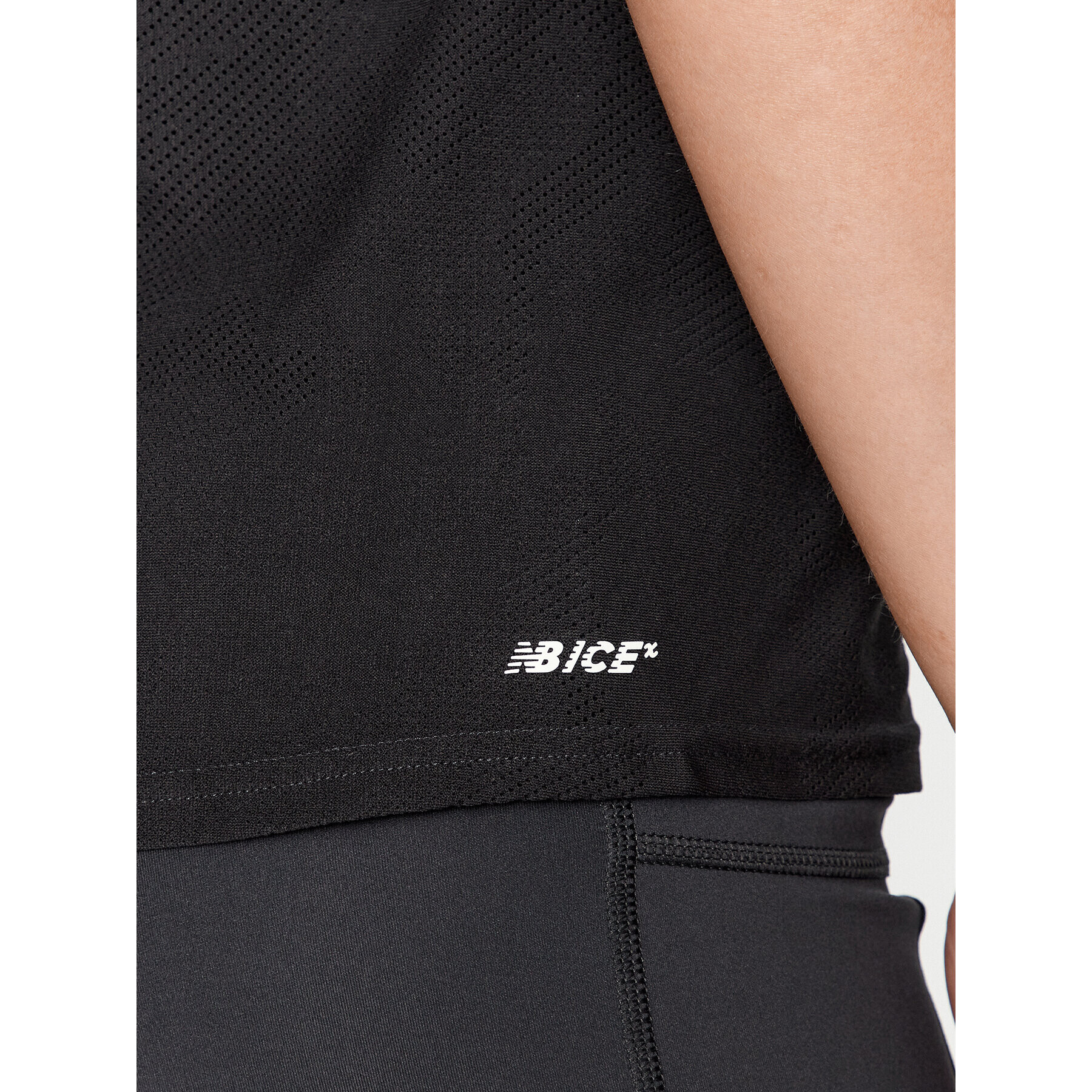 New Balance Тишърт Q Speed Jacquard Short Sleeve WT33281 Черен Regular Fit - Pepit.bg